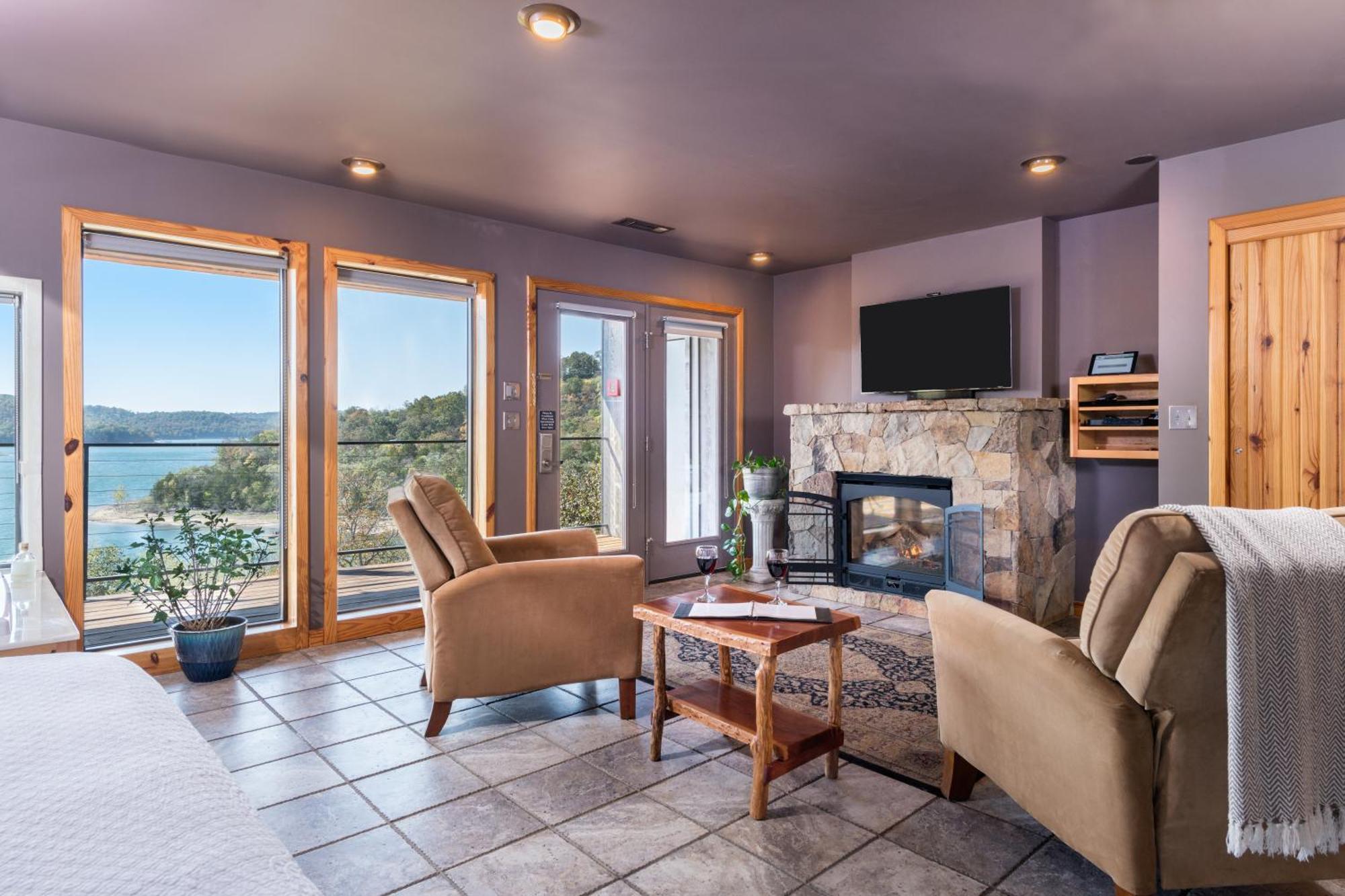 Queen Suite Lake View