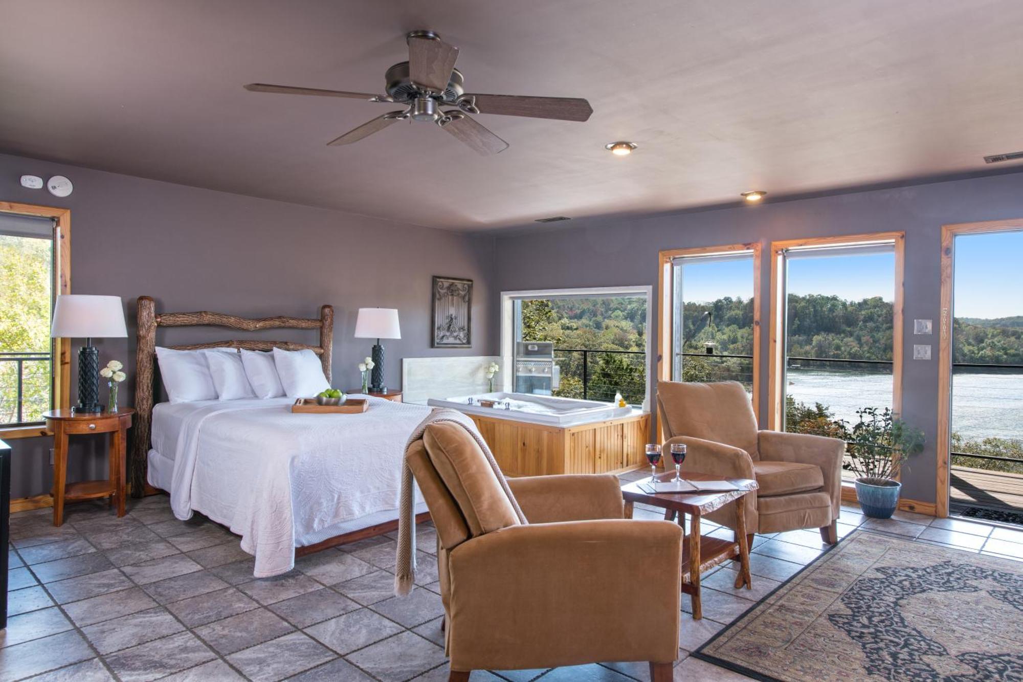Queen Suite Lake View