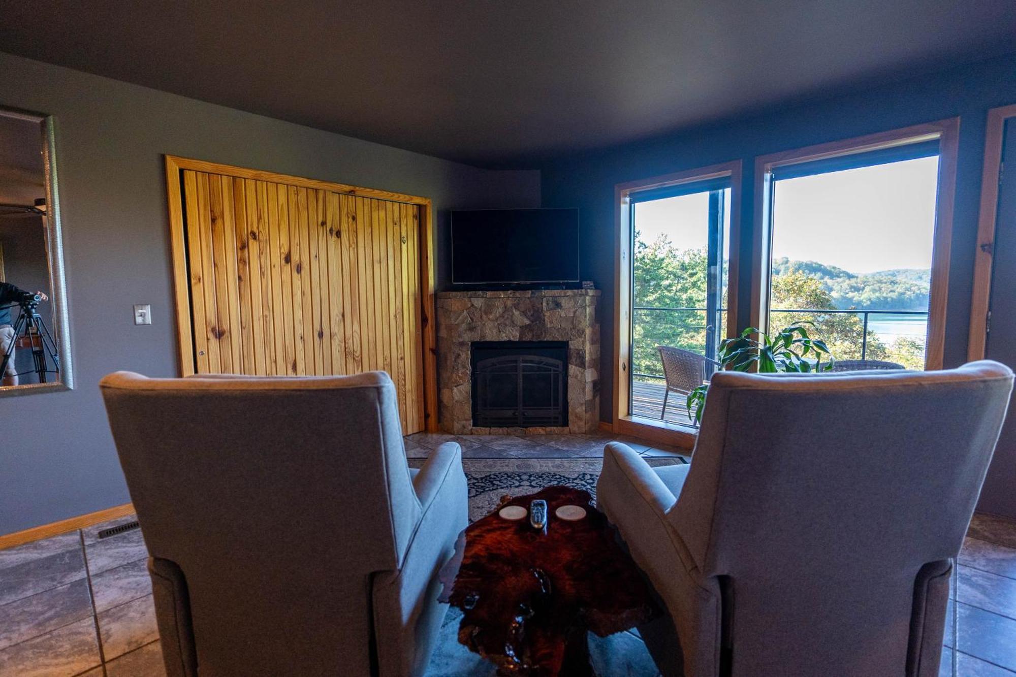 Queen Suite Lake View