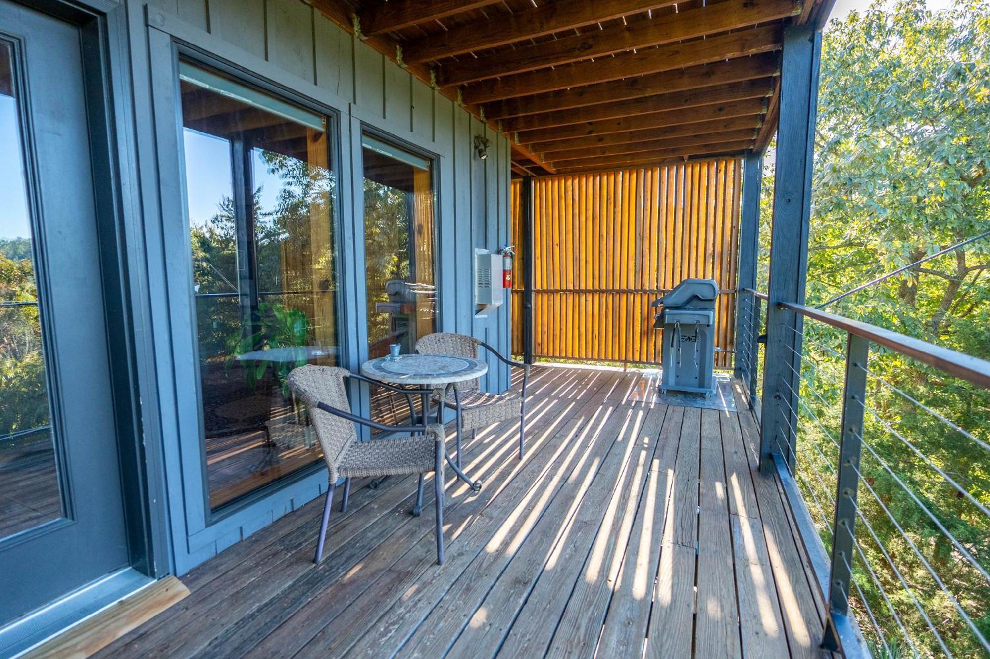 Queen Suite Lake View