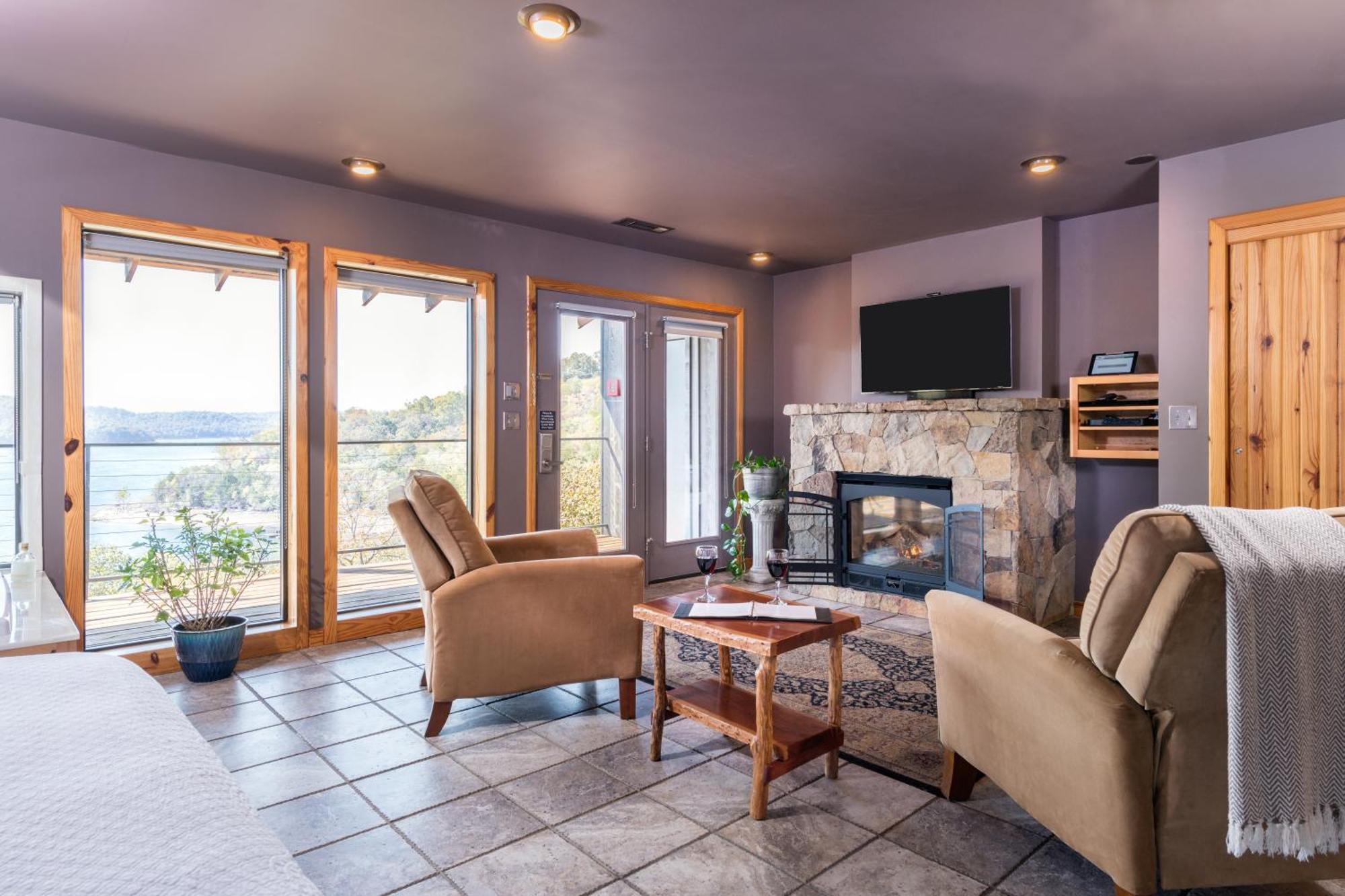 Queen Suite Lake View