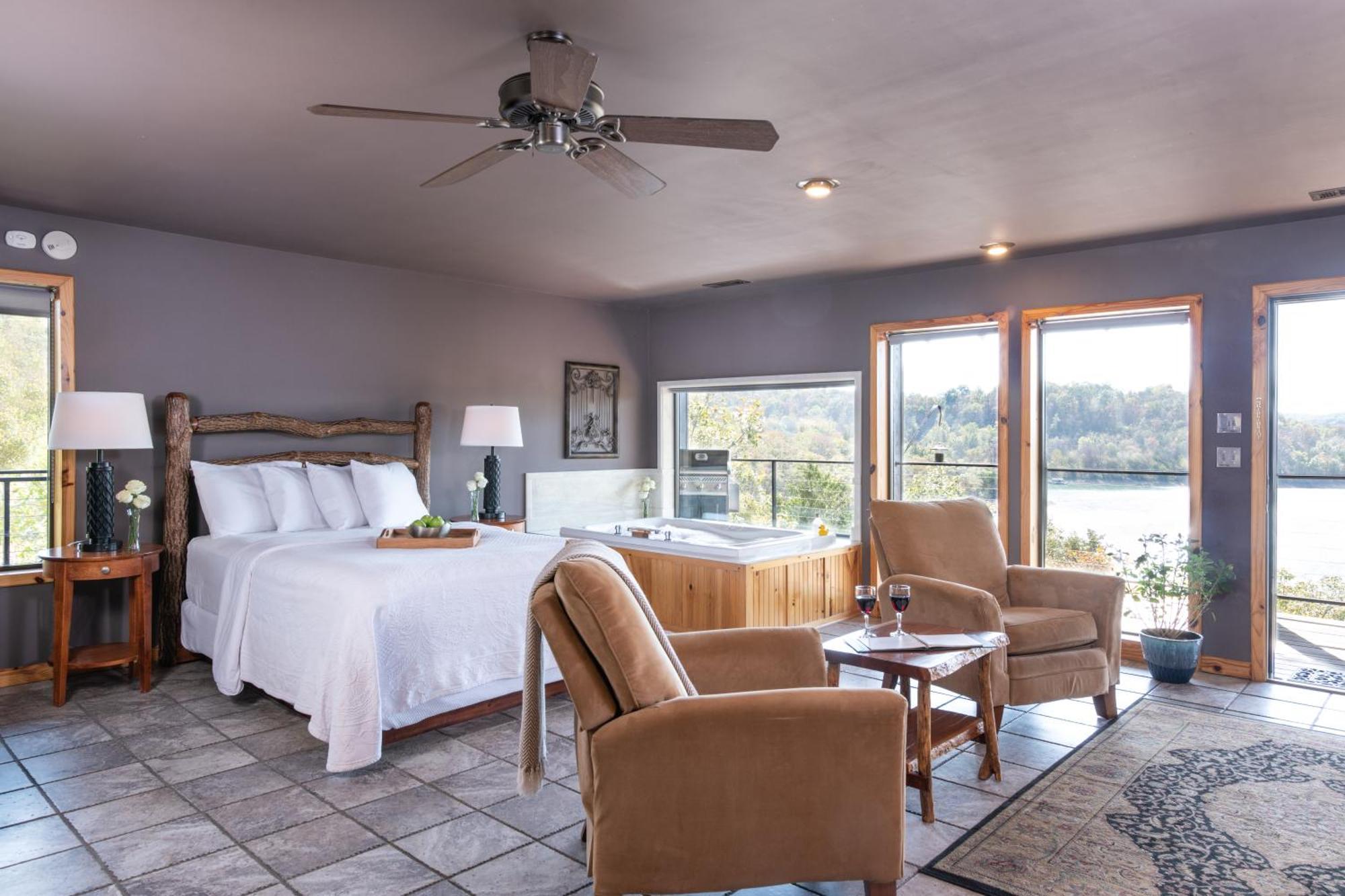 Queen Suite Lake View
