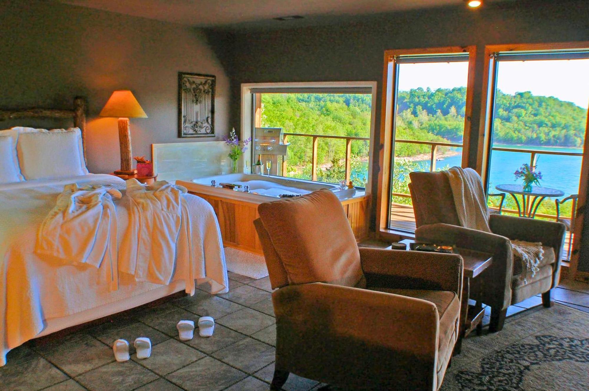 Queen Suite Lake View