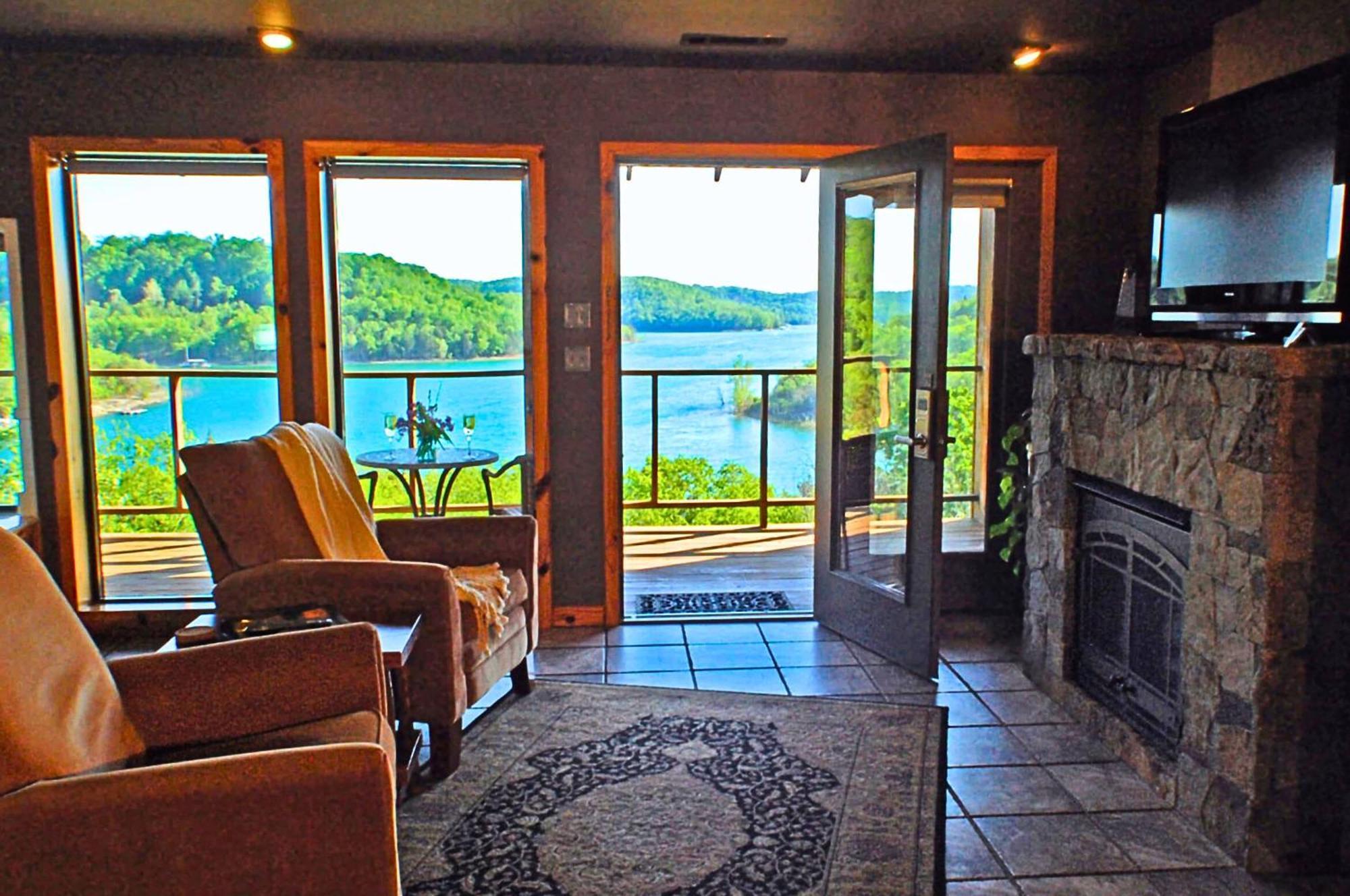 Queen Suite Lake View