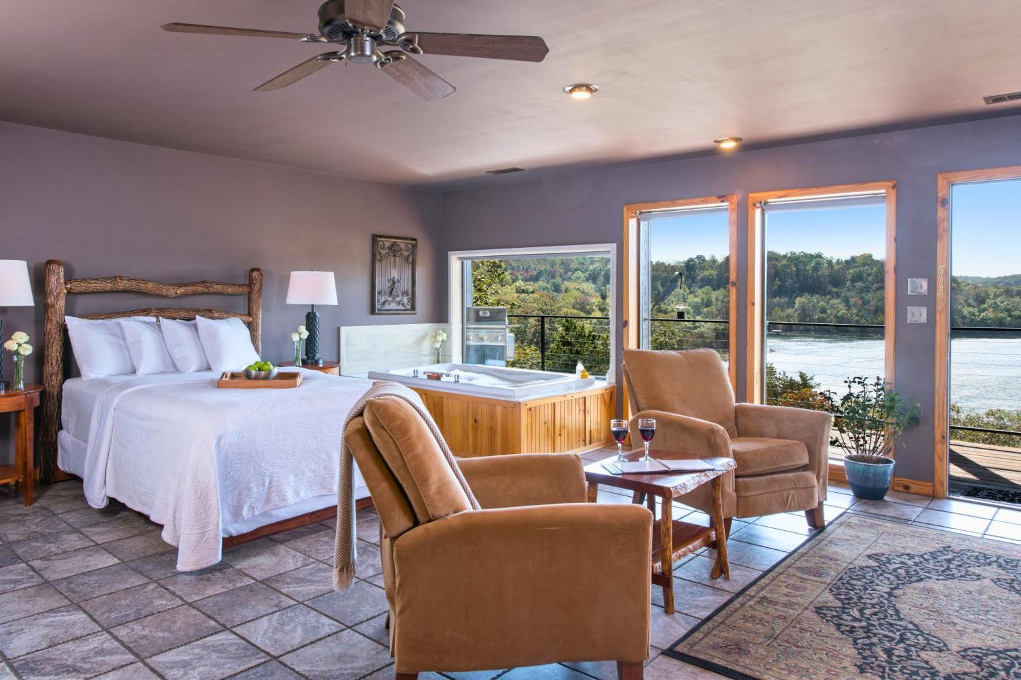 Queen Suite Lake View