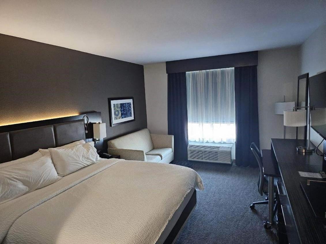 Standard King Room City View