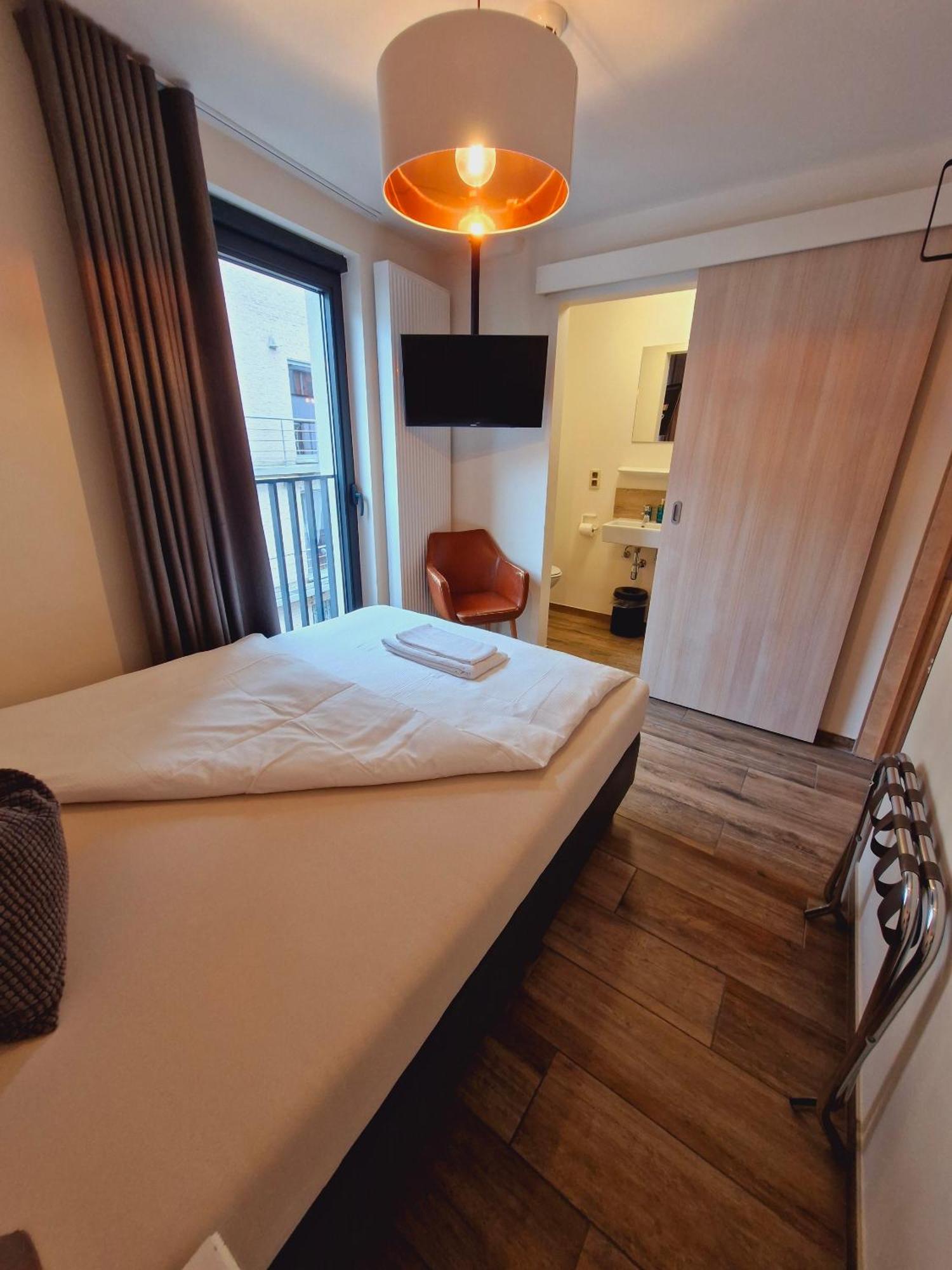 Single Room Private Bathroom
