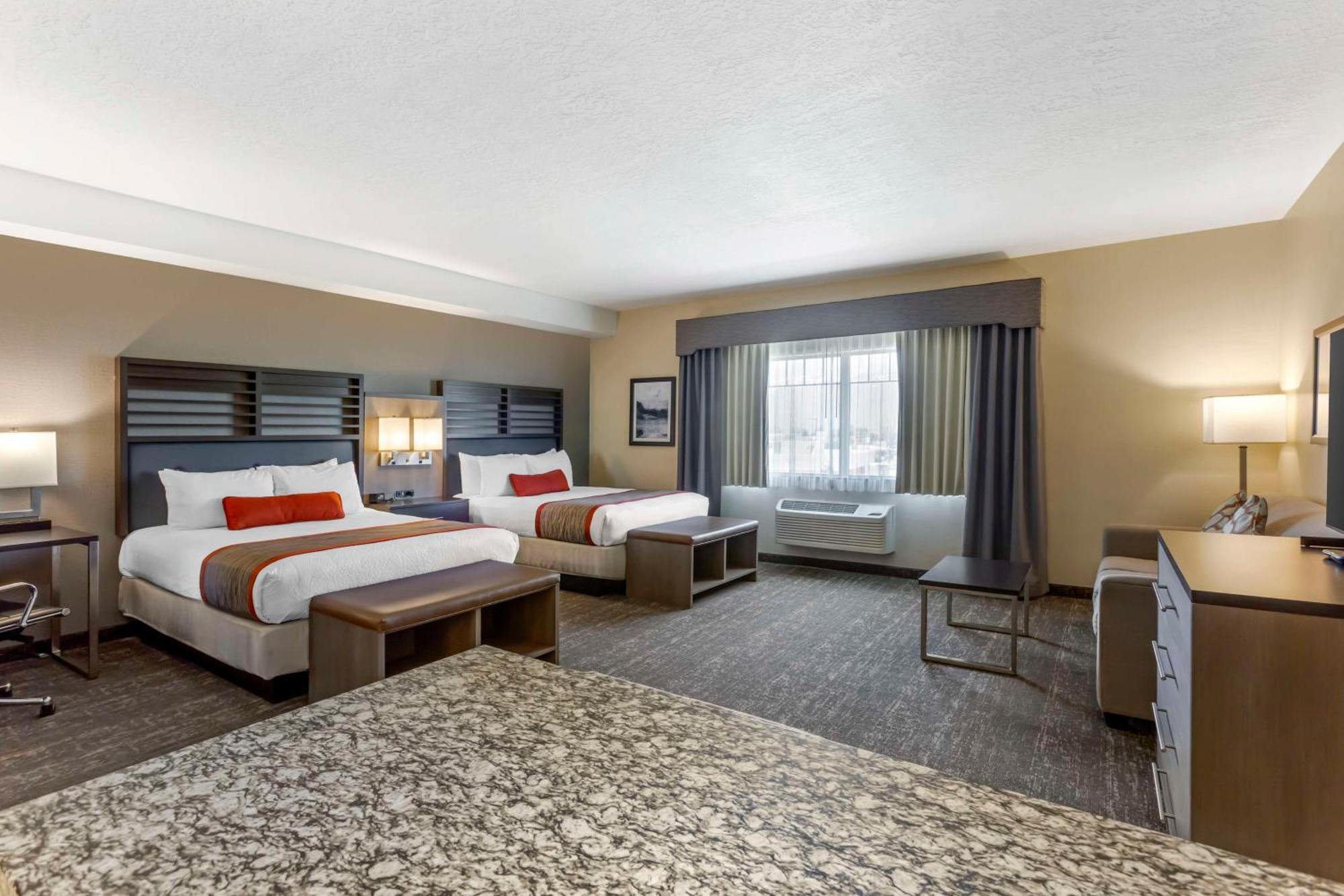 Queen Suite Two Queen Beds Kitchenette
