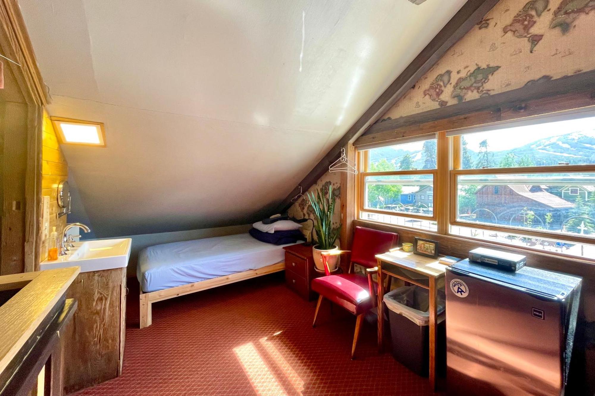 Bed 8-Bed Mixed Dormitory Room