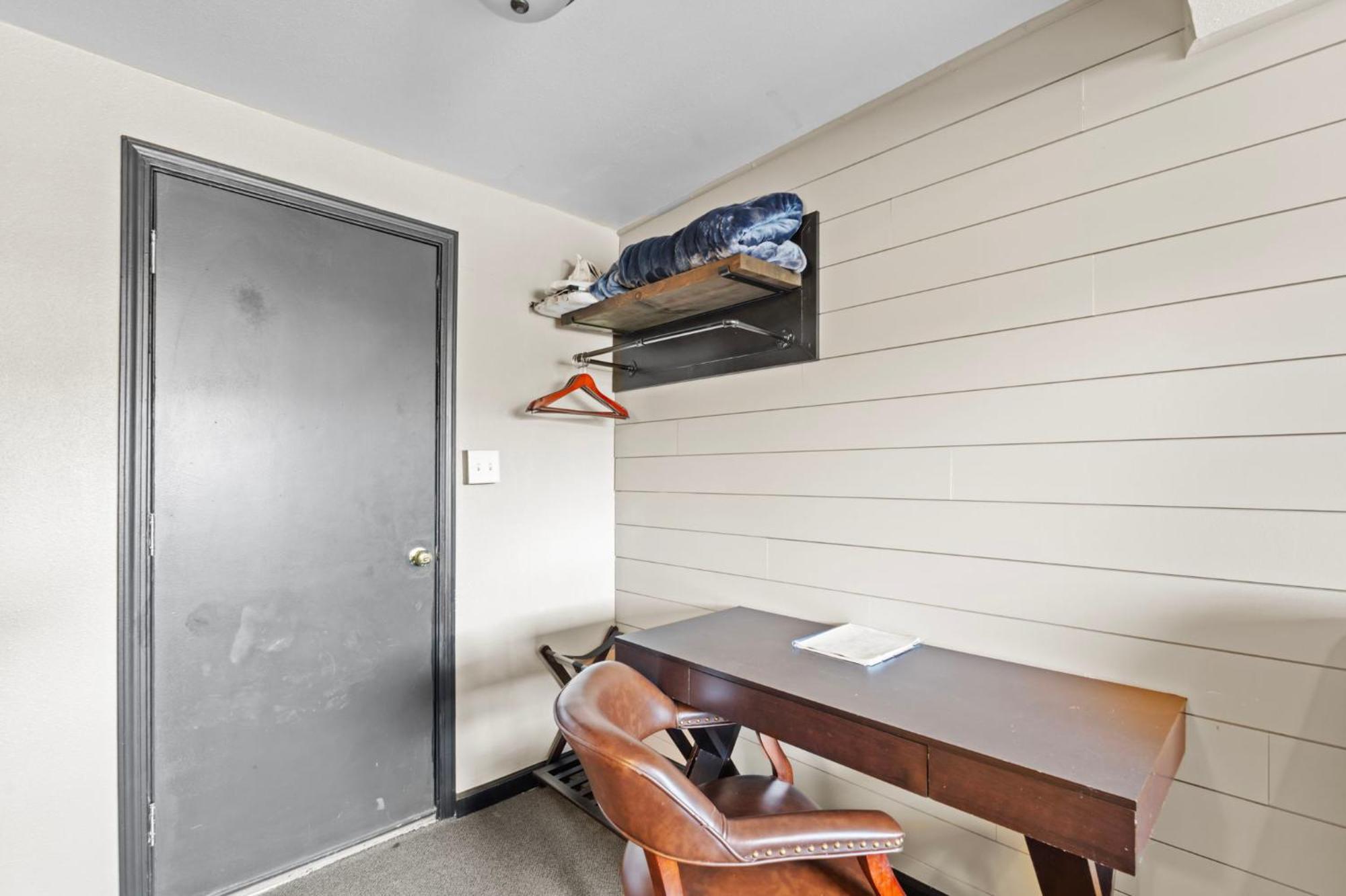 Deluxe King Suite
