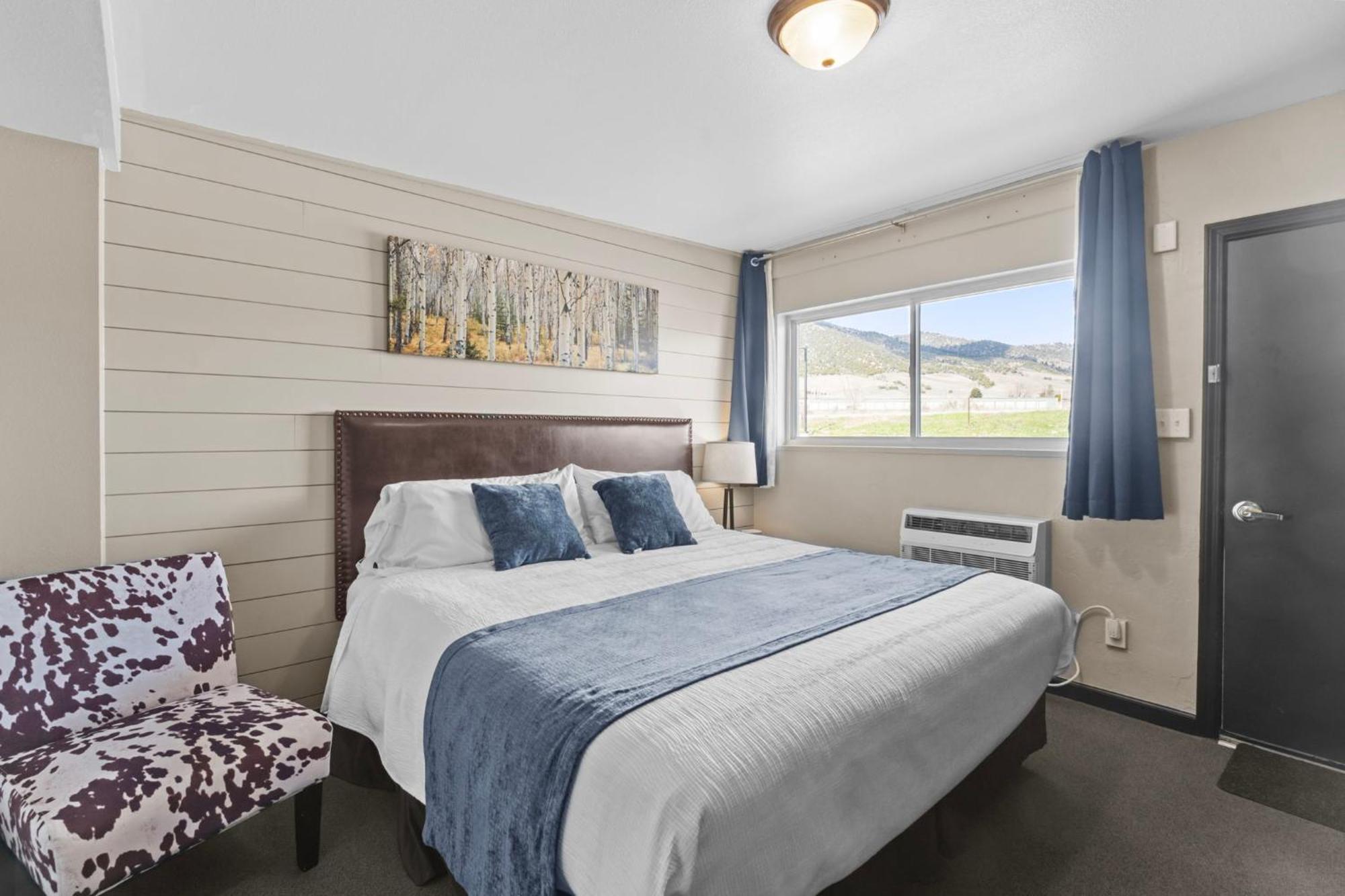 Deluxe King Suite