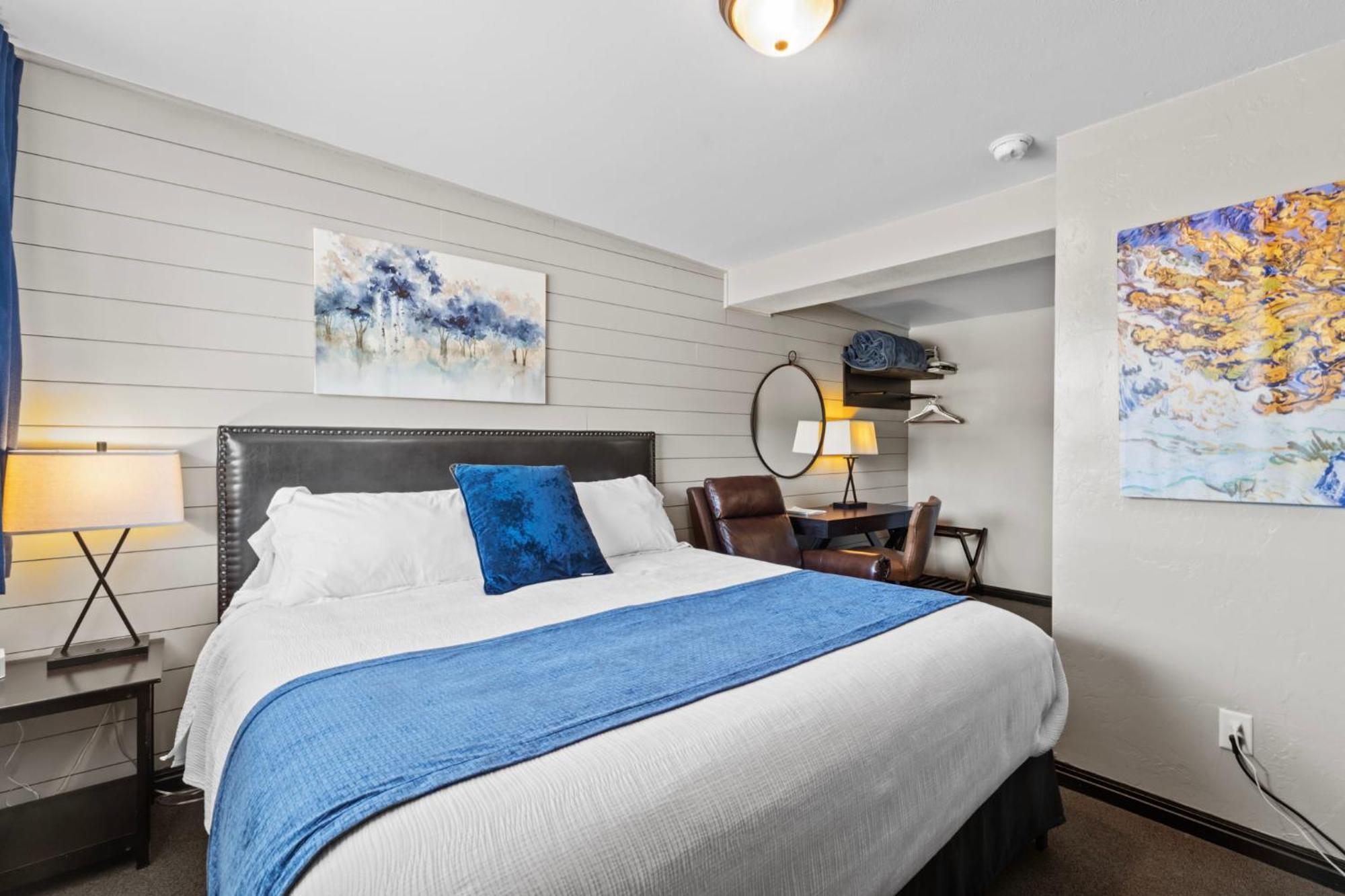 Deluxe King Suite