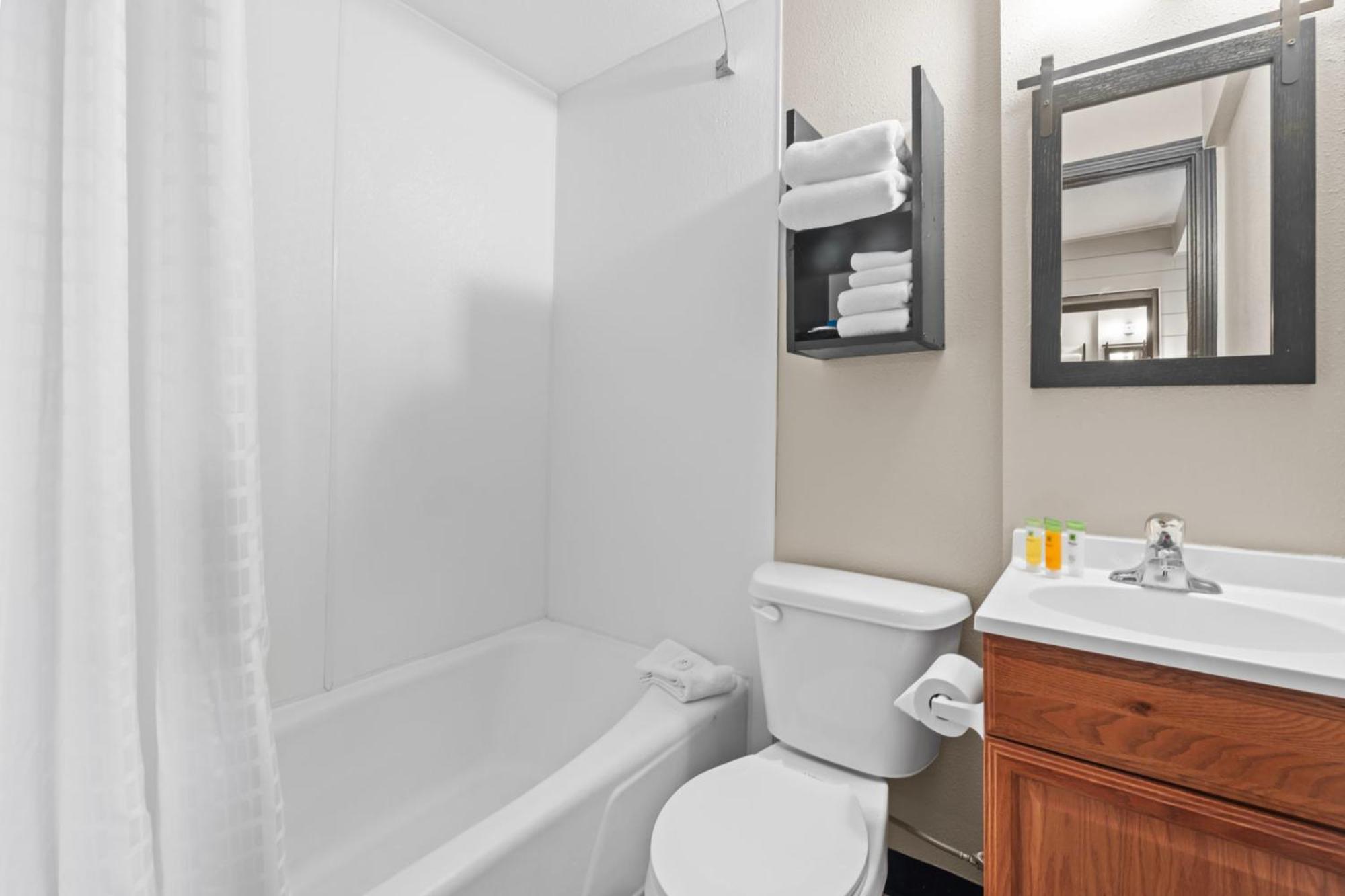Deluxe King Suite