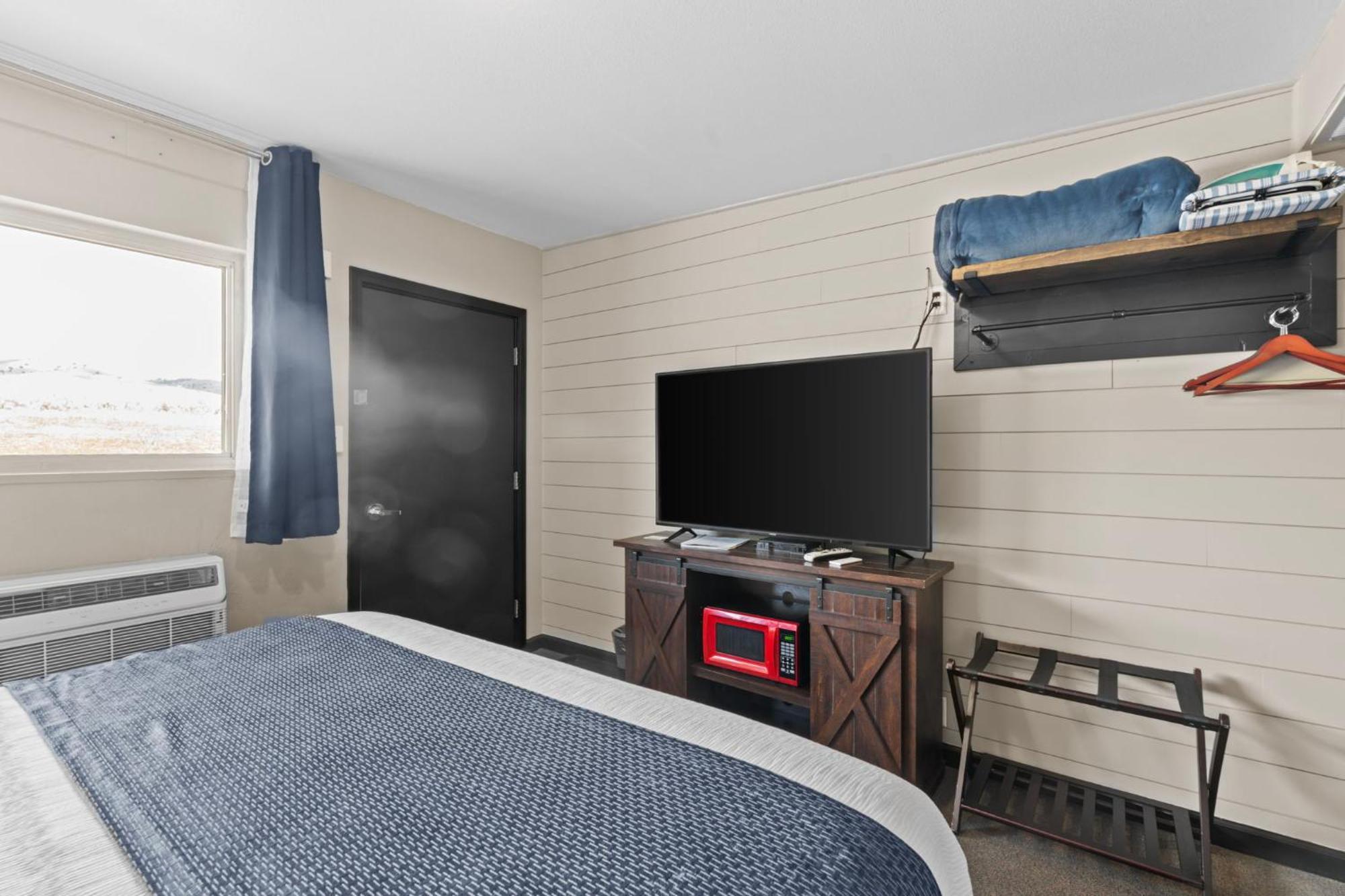 Deluxe King Suite