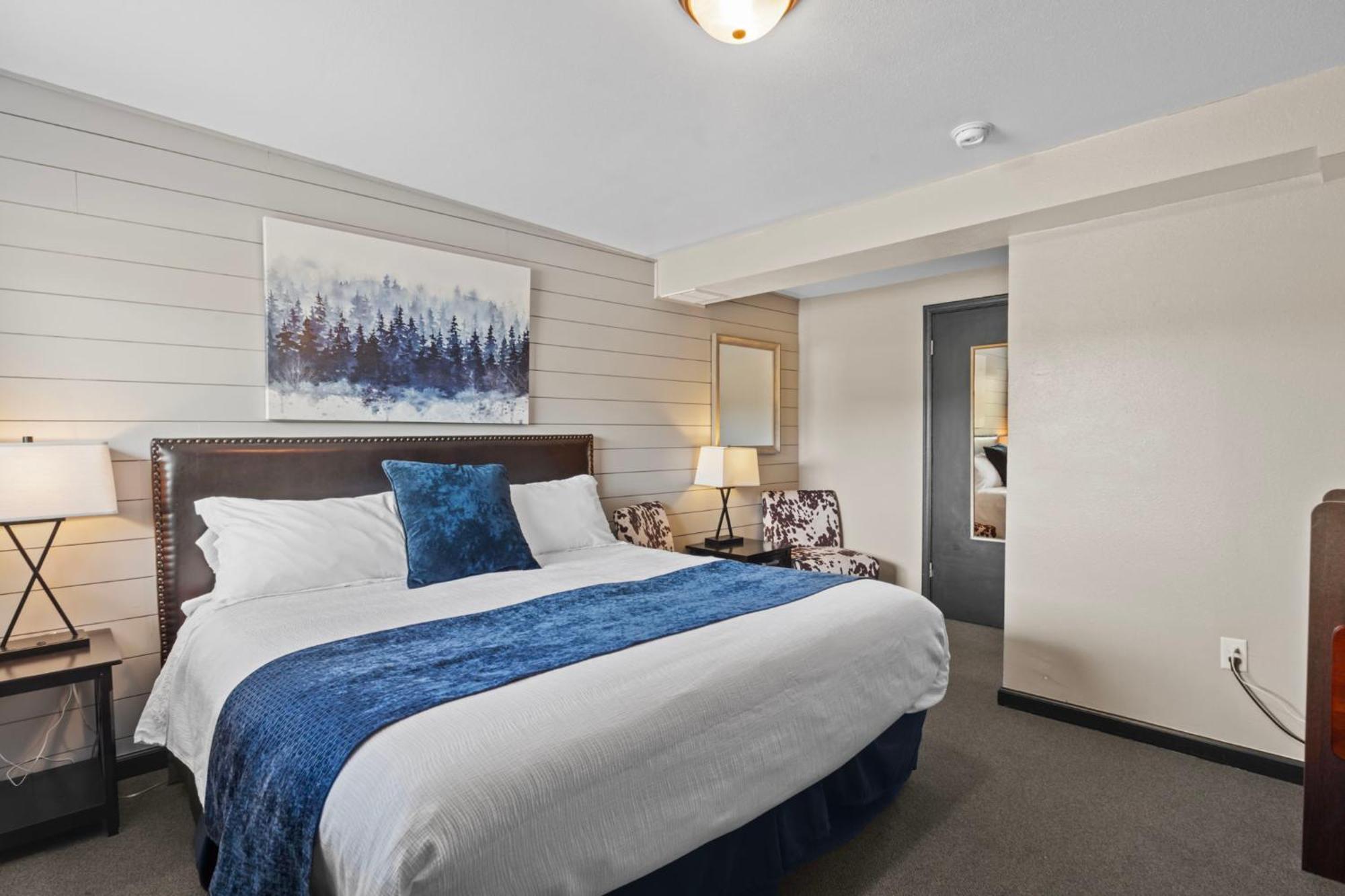 Deluxe King Suite