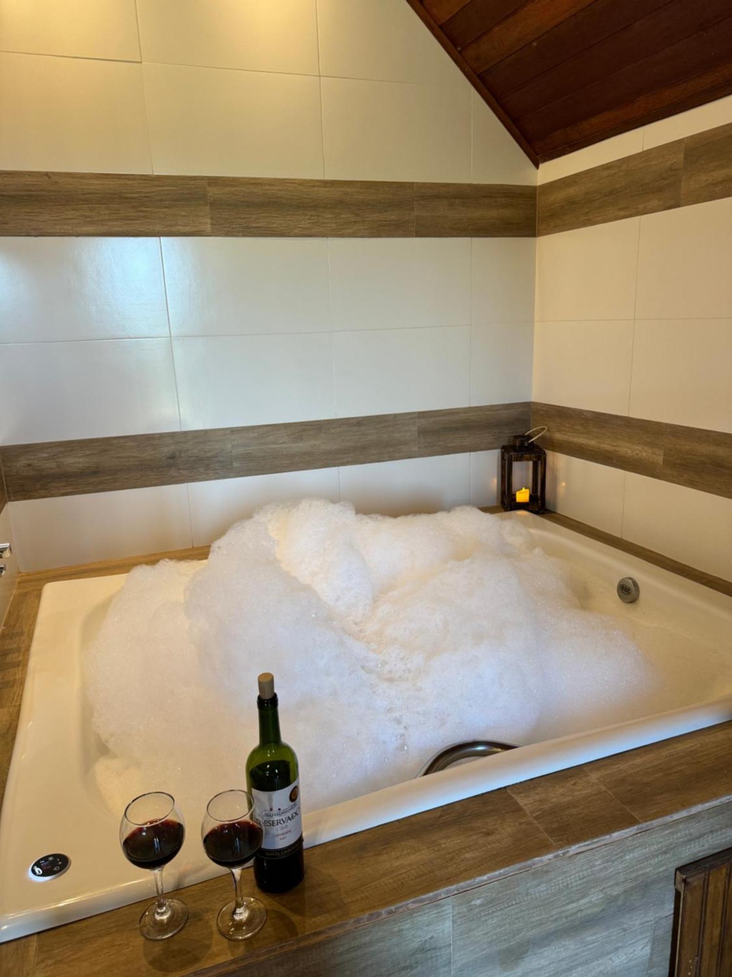 Deluxe Suite Spa Bath