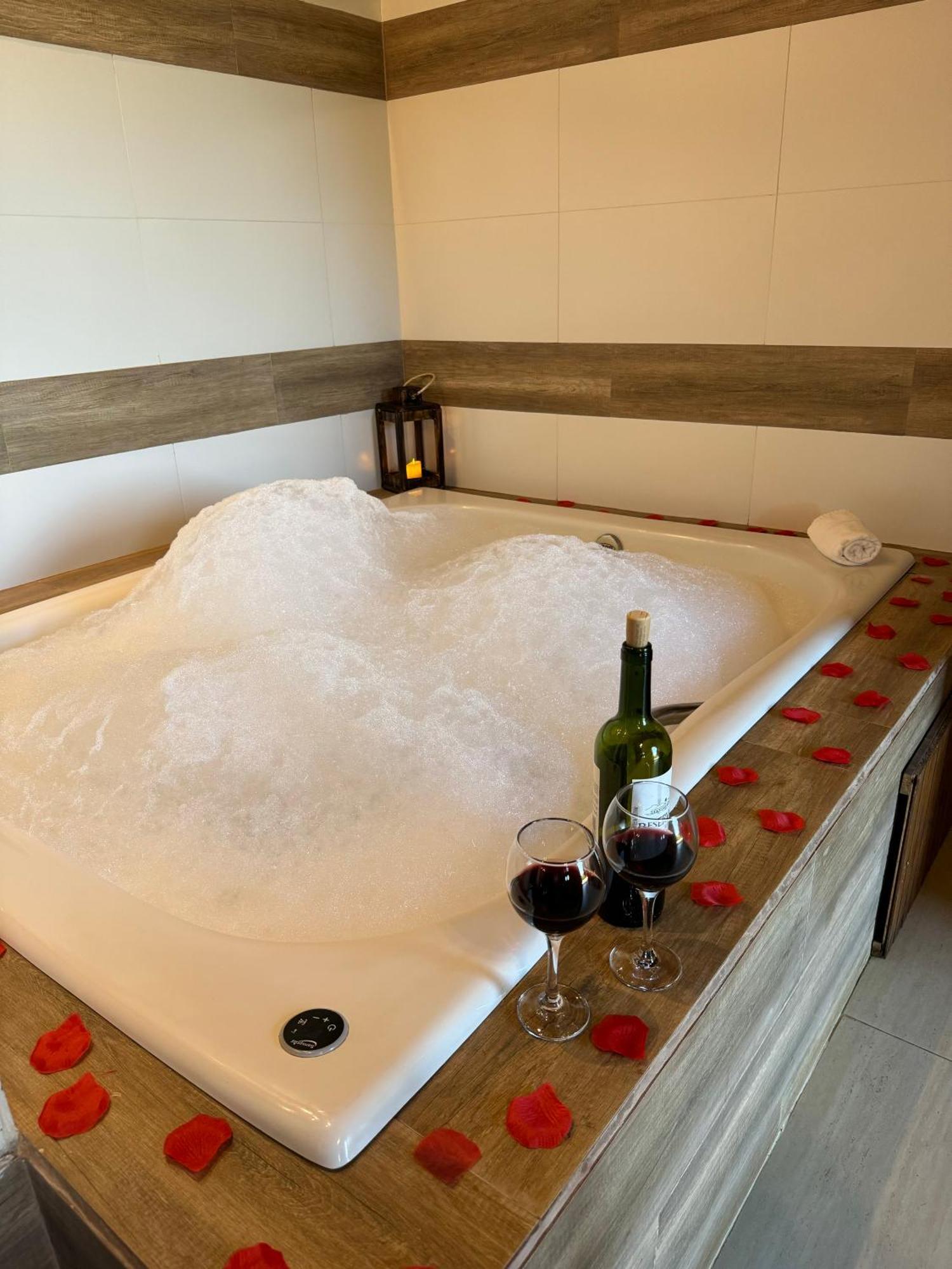 Deluxe Suite Spa Bath