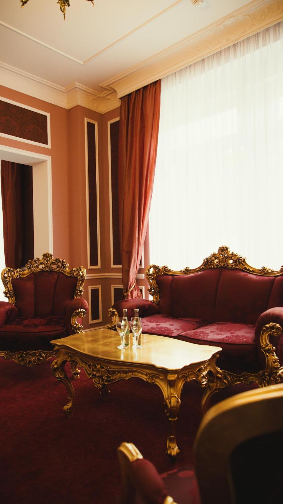 Deluxe King Suite