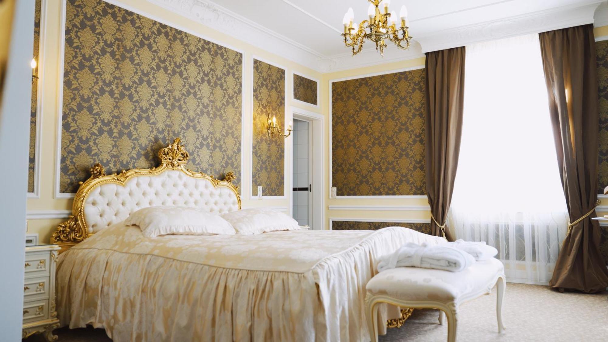 Deluxe King Suite