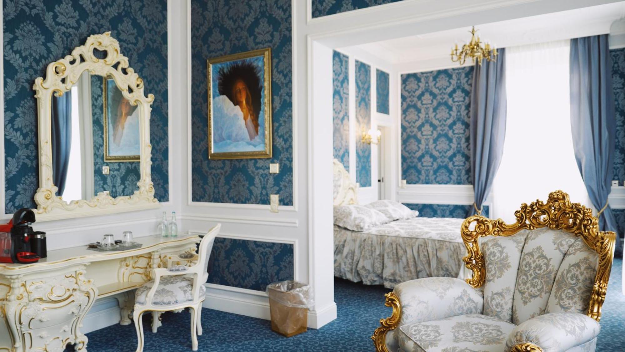 Deluxe King Suite