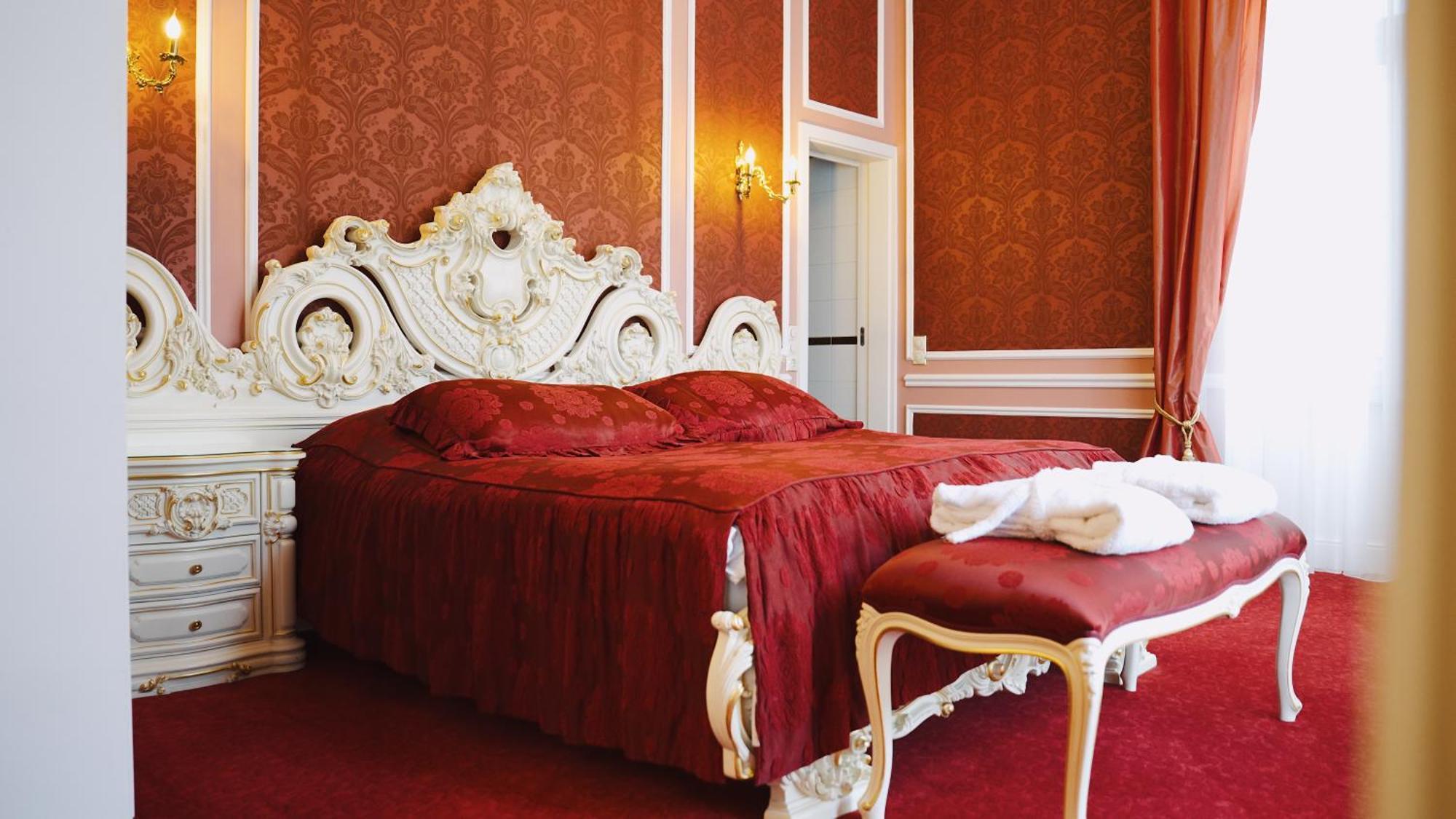 Deluxe King Suite