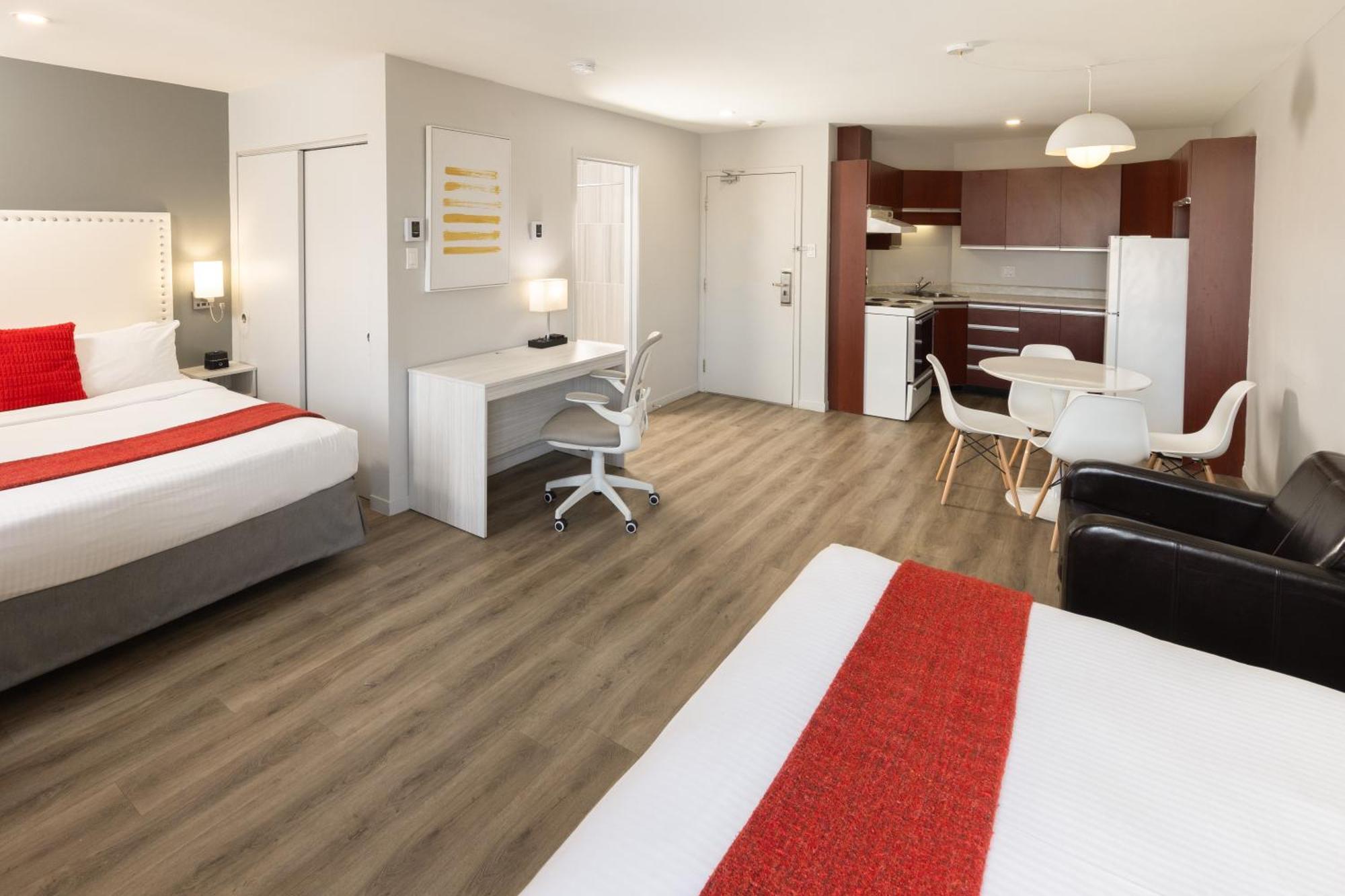Queen Room Kitchenette Two Queen Beds