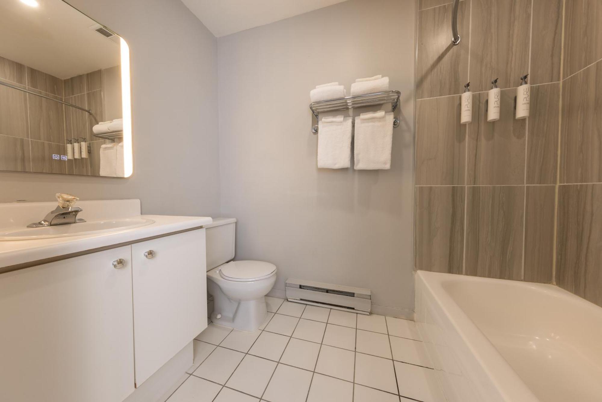 Queen Room Kitchenette Two Queen Beds