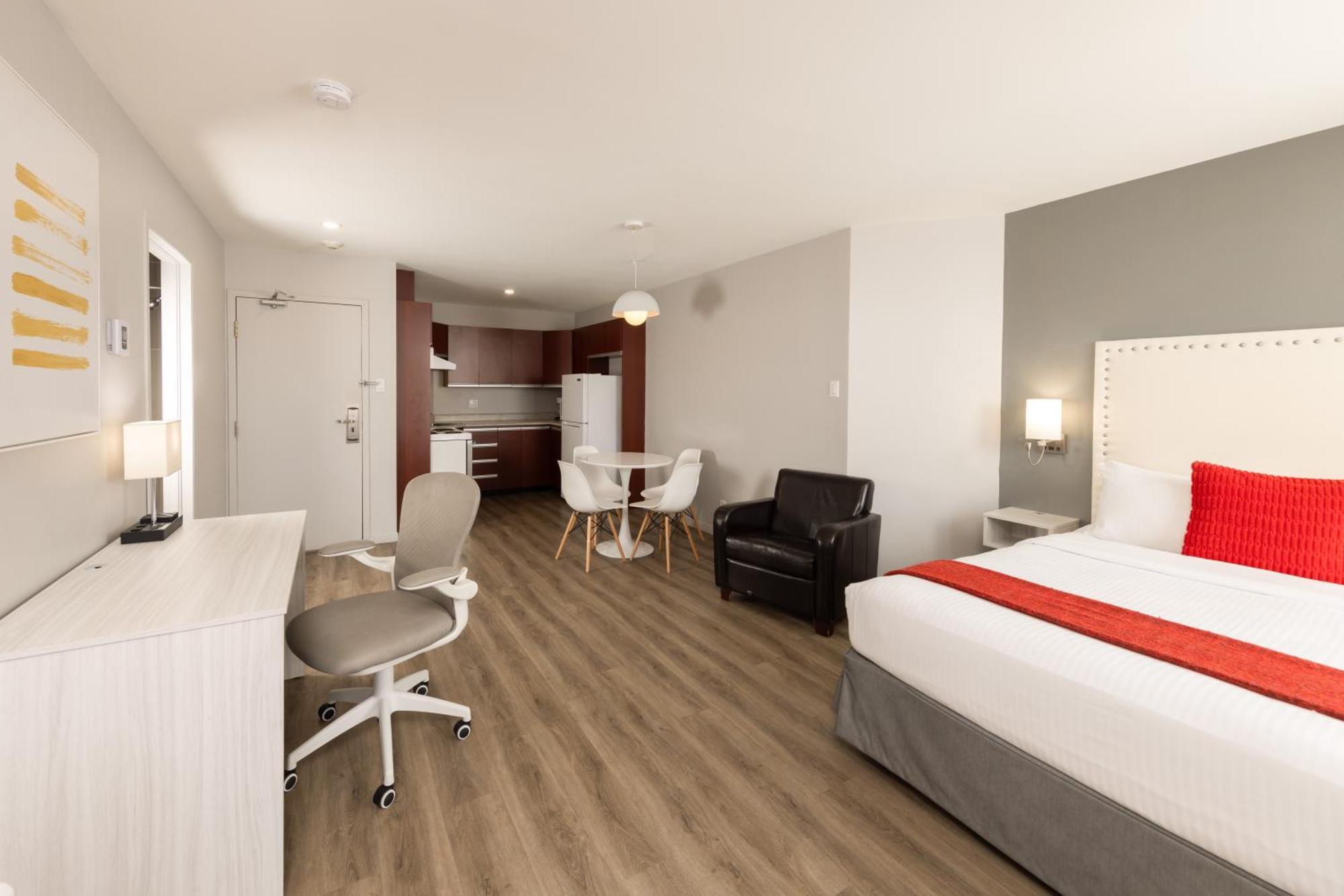 Queen Room Kitchenette Two Queen Beds