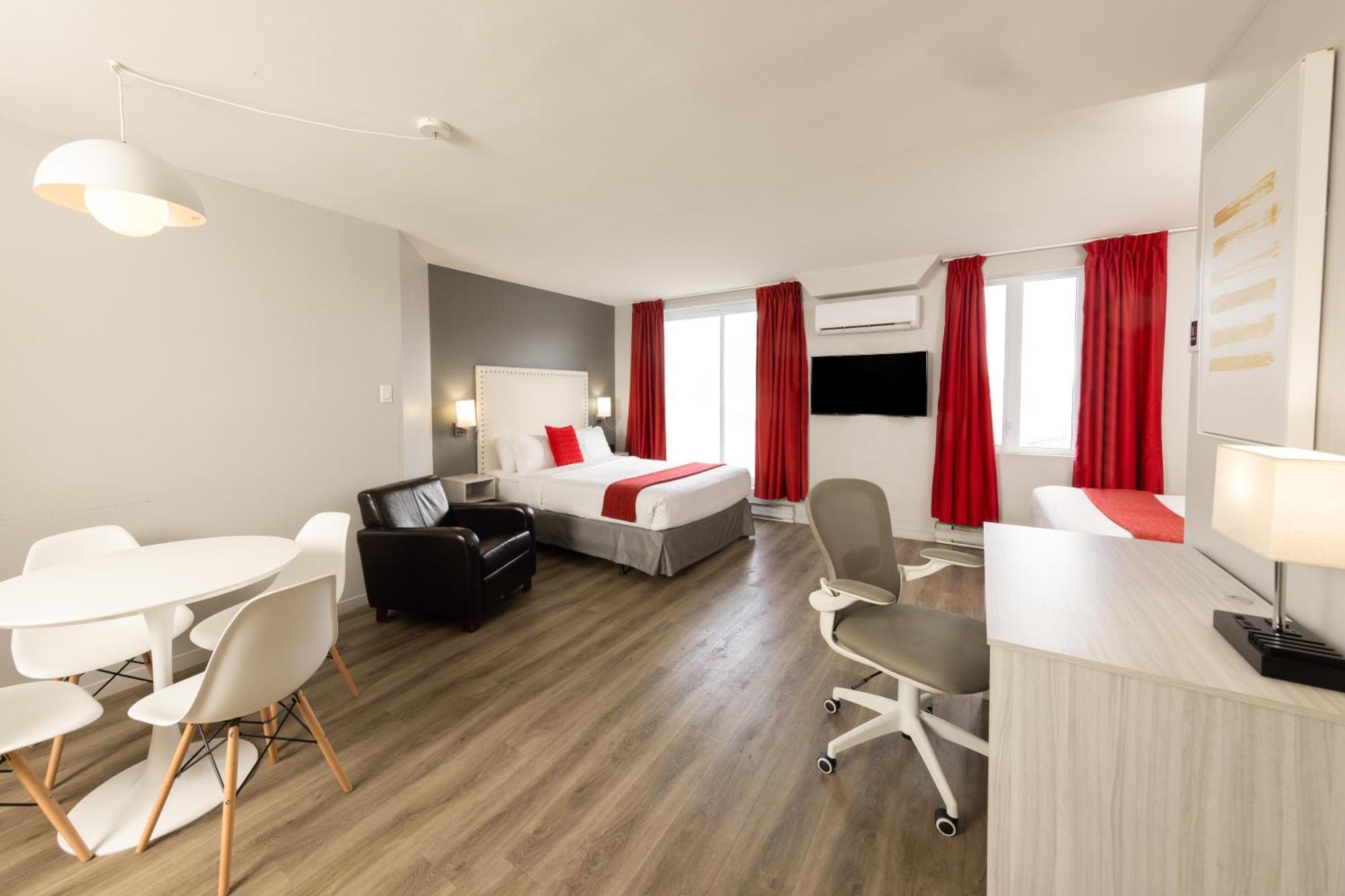 Queen Room Kitchenette Two Queen Beds