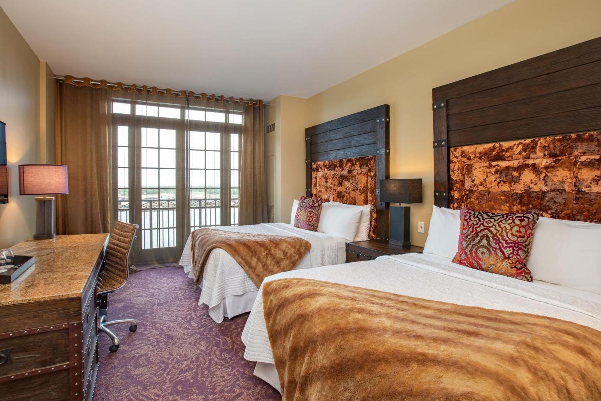Queen Room Two Queen Beds River View