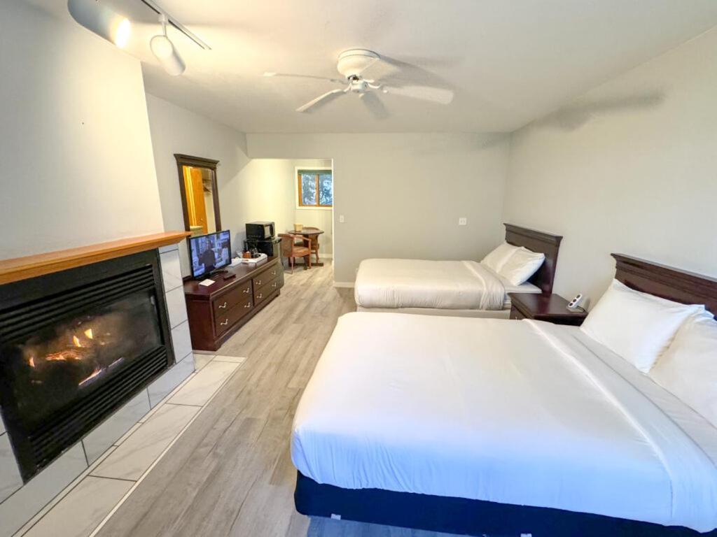 Deluxe Double Room Two Double Beds