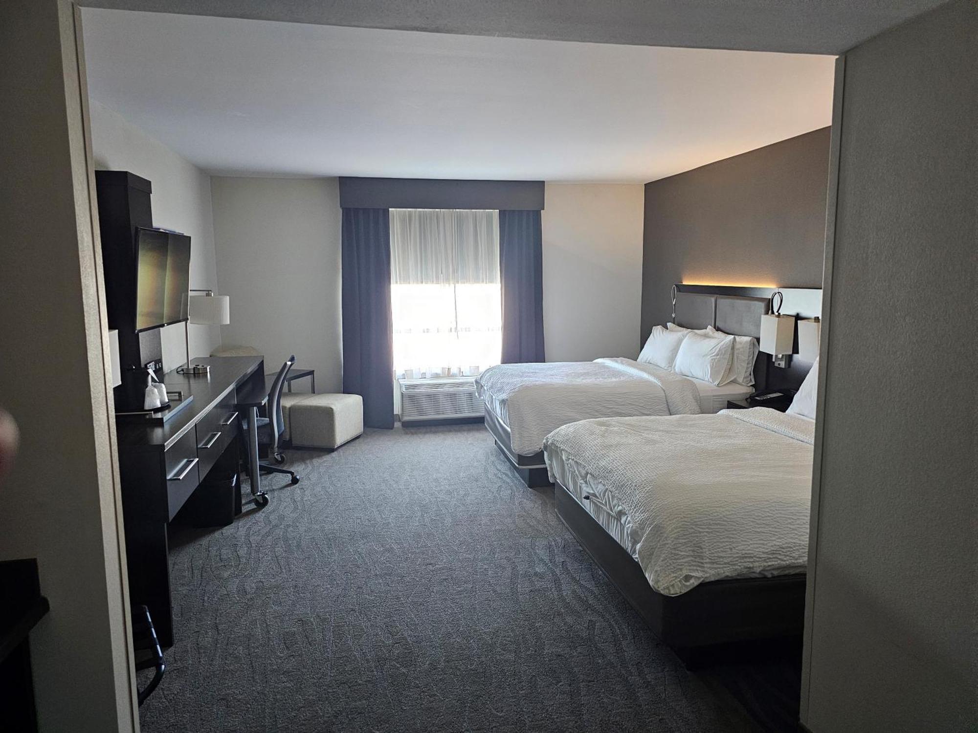 Standard Queen Room River View Balcony