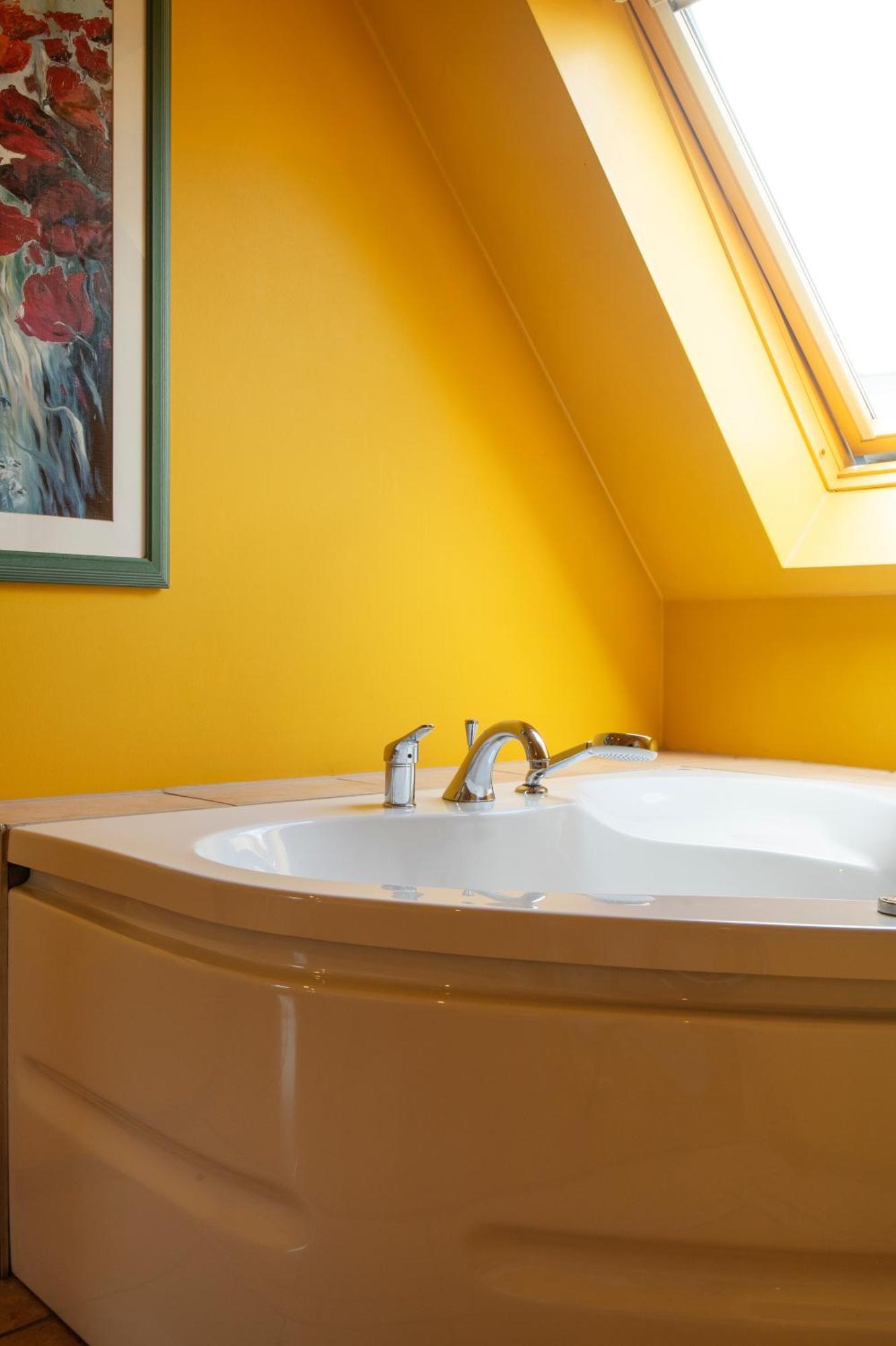 Studio Spa Bath