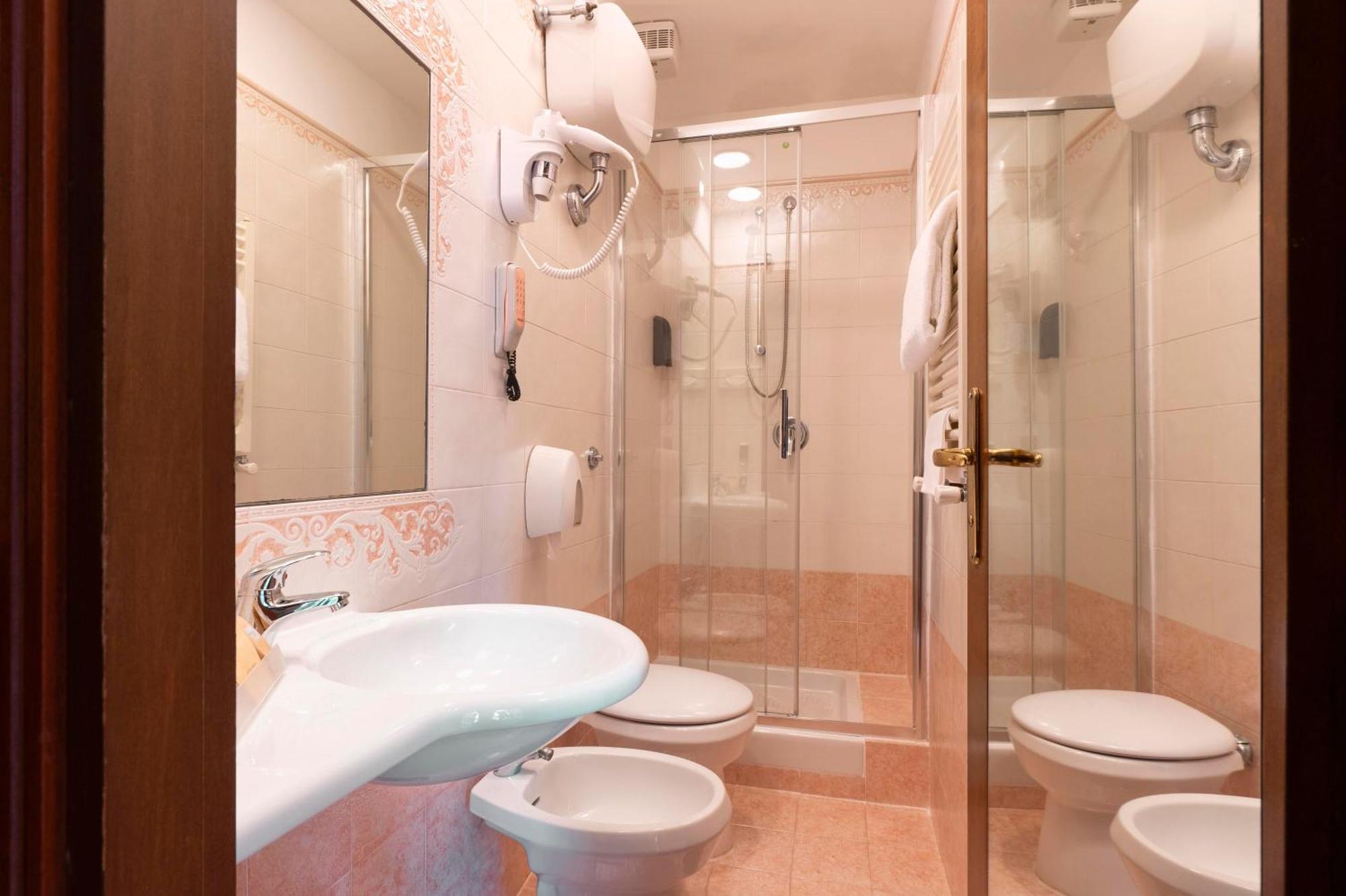 Quarto Duplo com Casa de Banho Privada Externa
