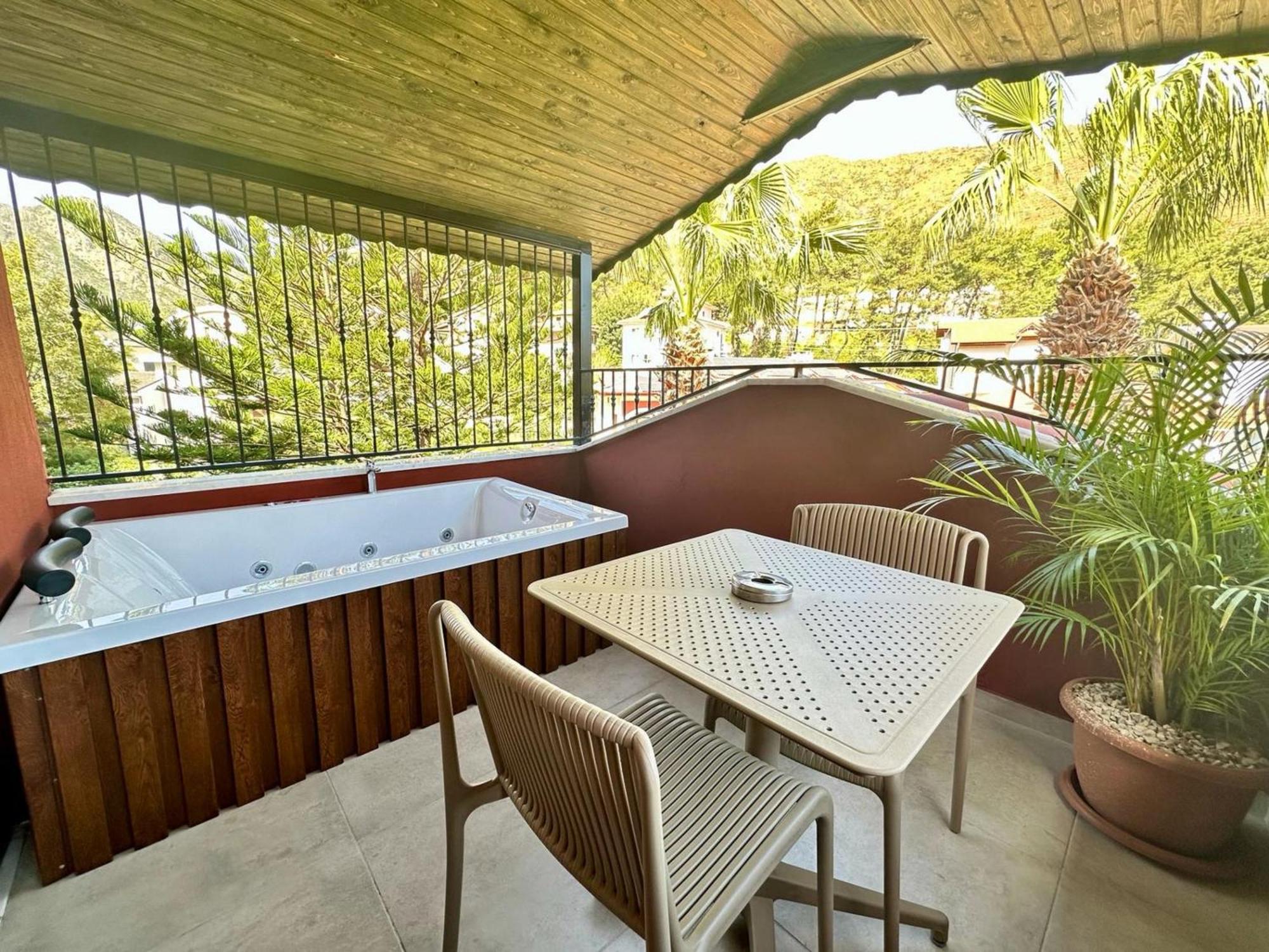 Superior One-Bedroom Apartment Balcony