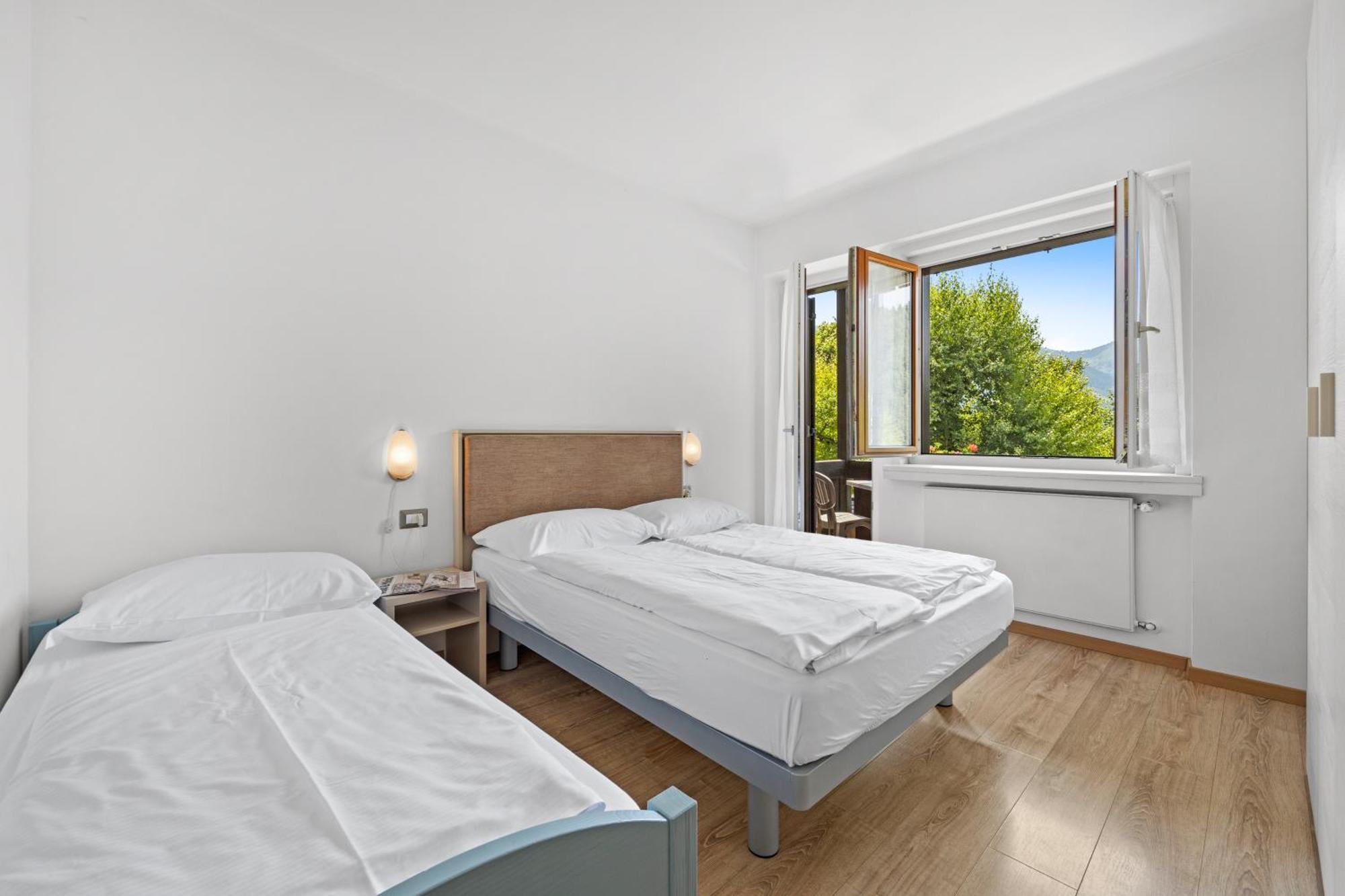One-Bedroom Apartment mountain view