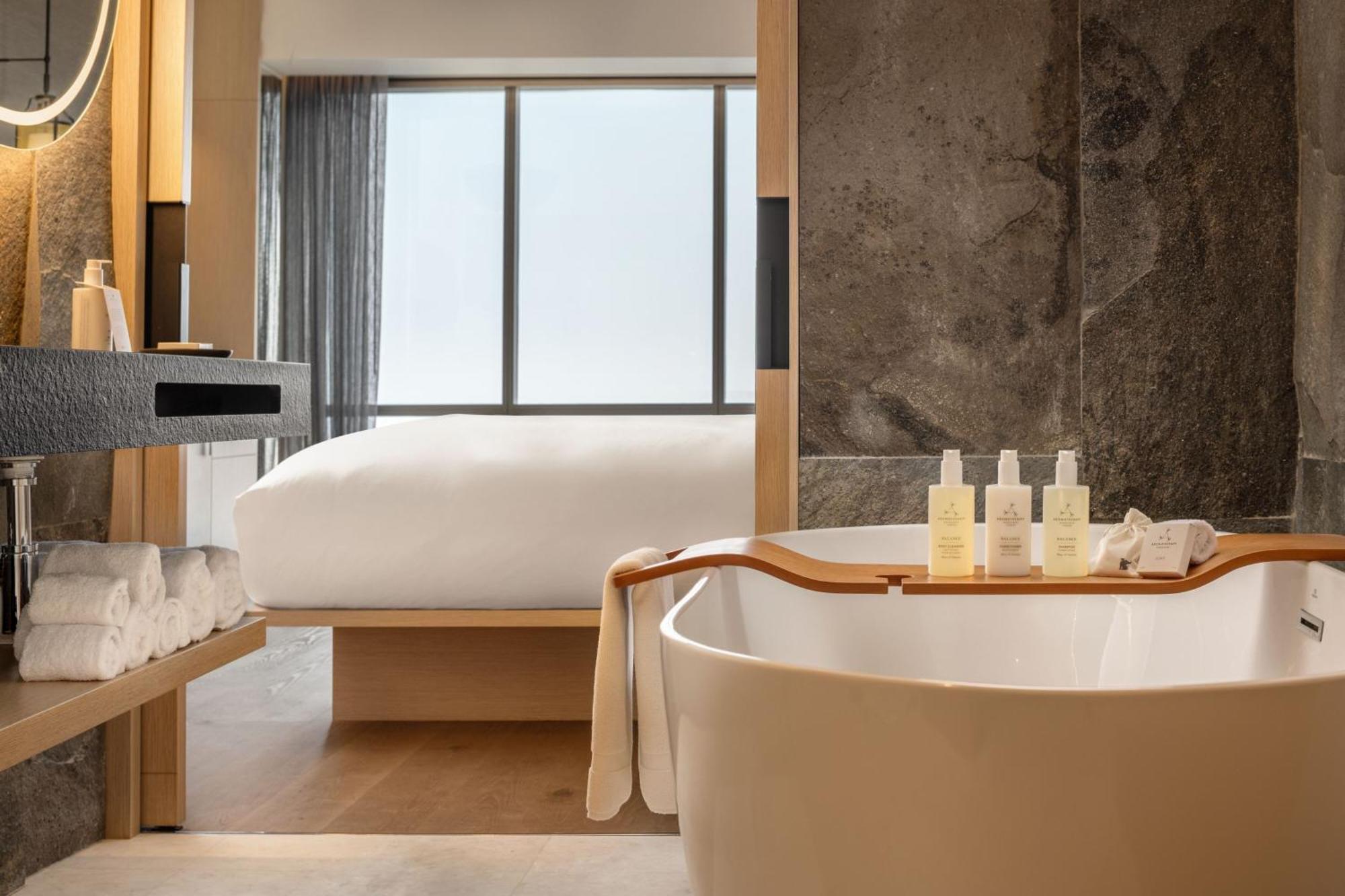 Urban King Room