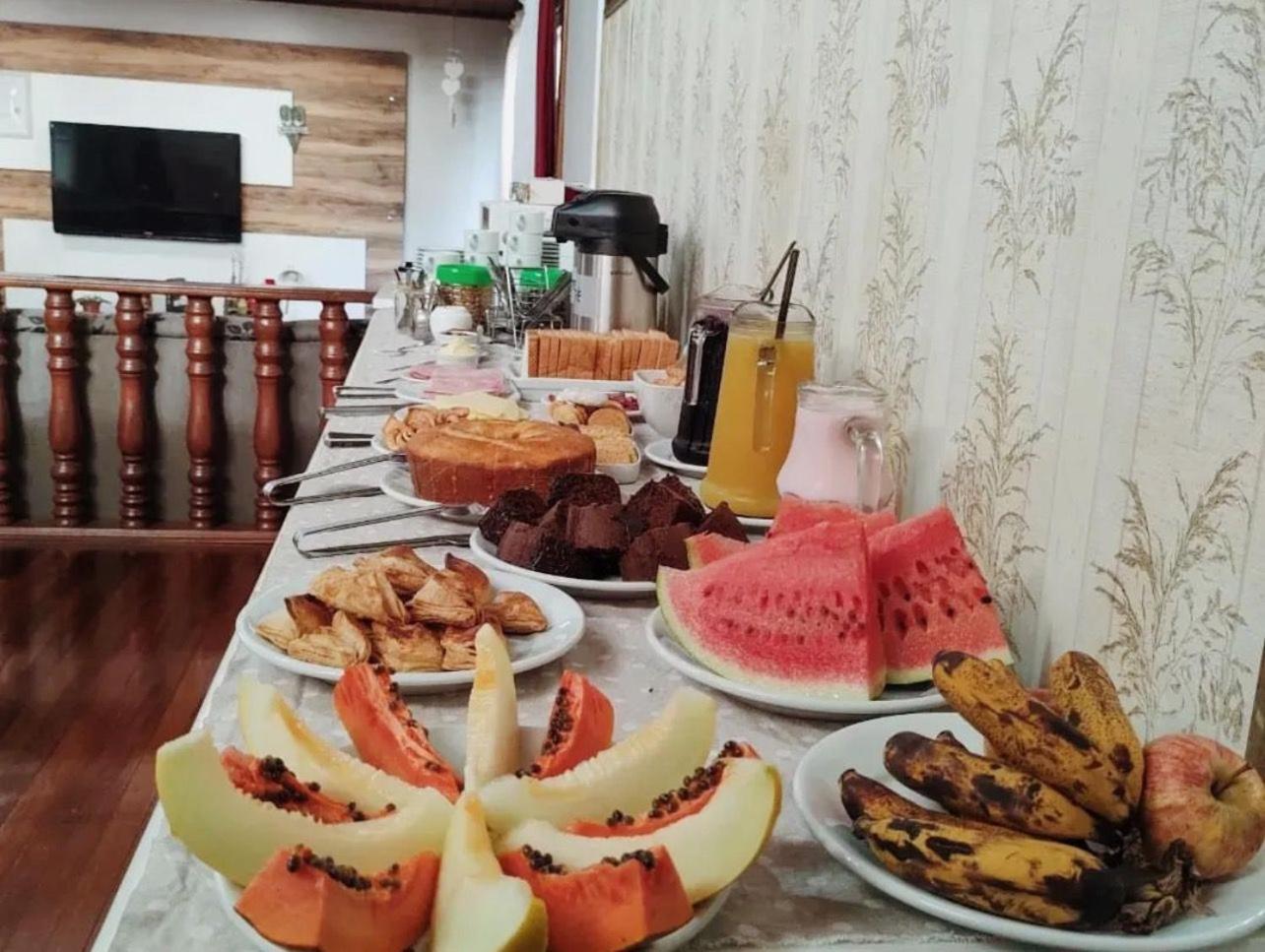 Quarto Triplo Básico com Banheiro Compartilhado