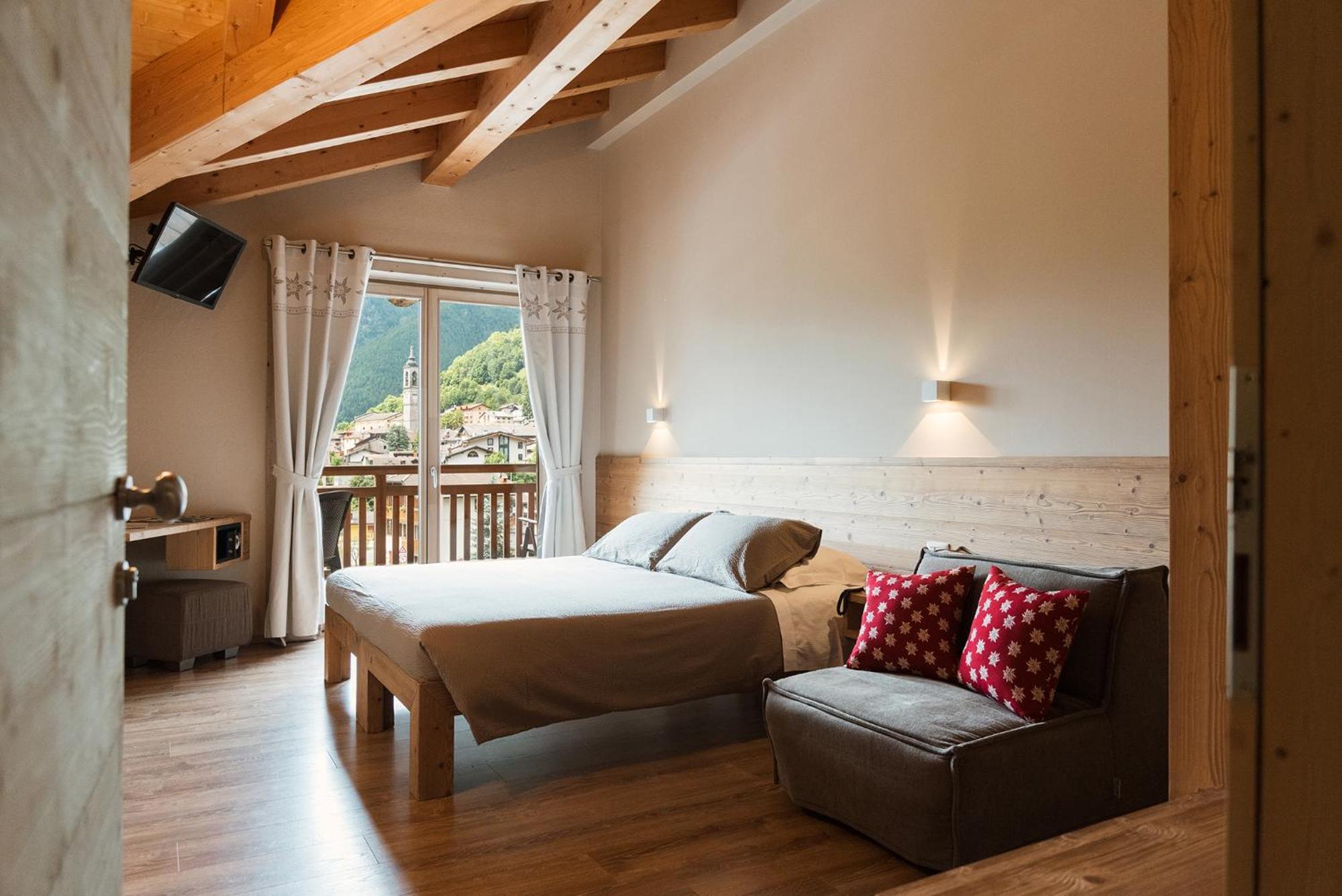 Large Double or Twin Room