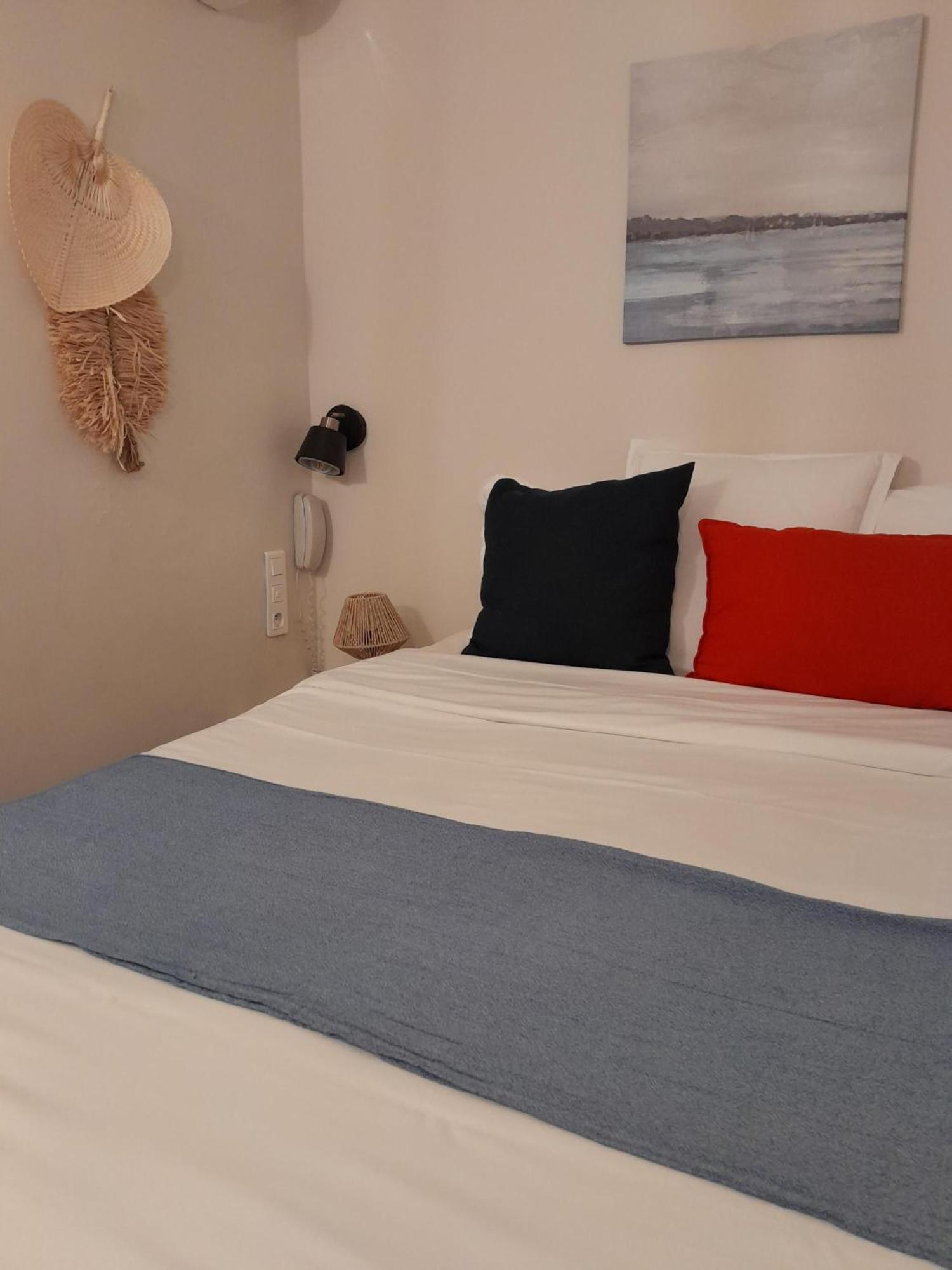 Economy small Double Room Semi Basement
