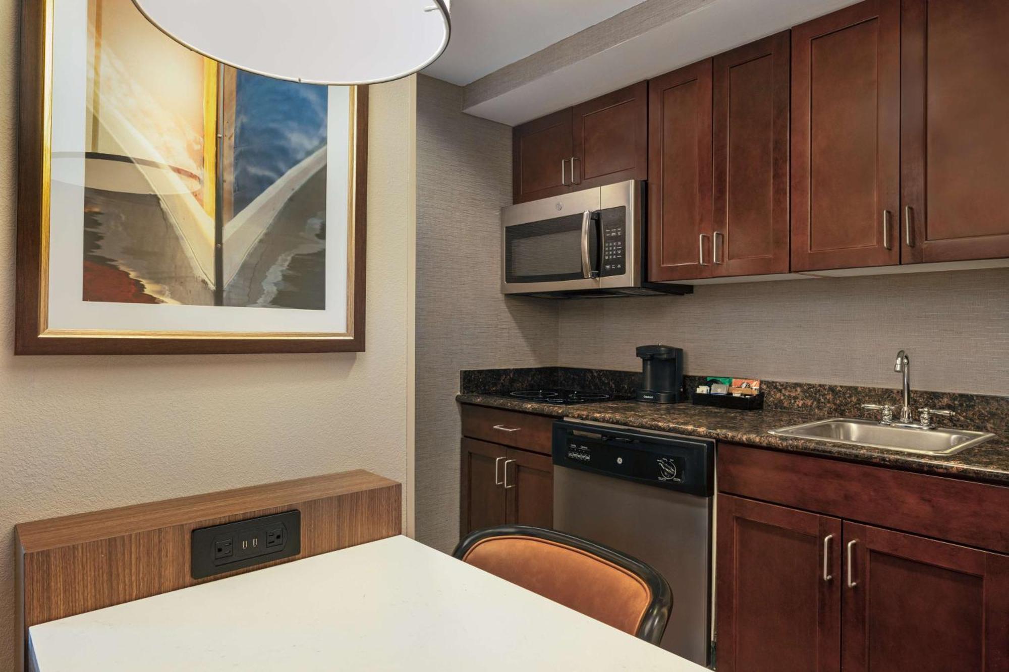 Premium King Studio Suite - Non-Smoking