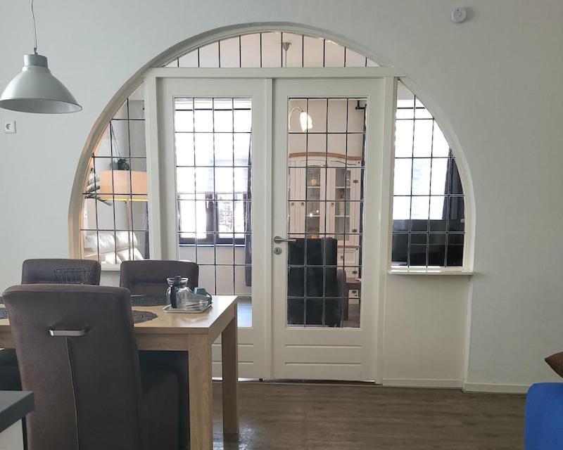 Deluxe One-Bedroom Apartment