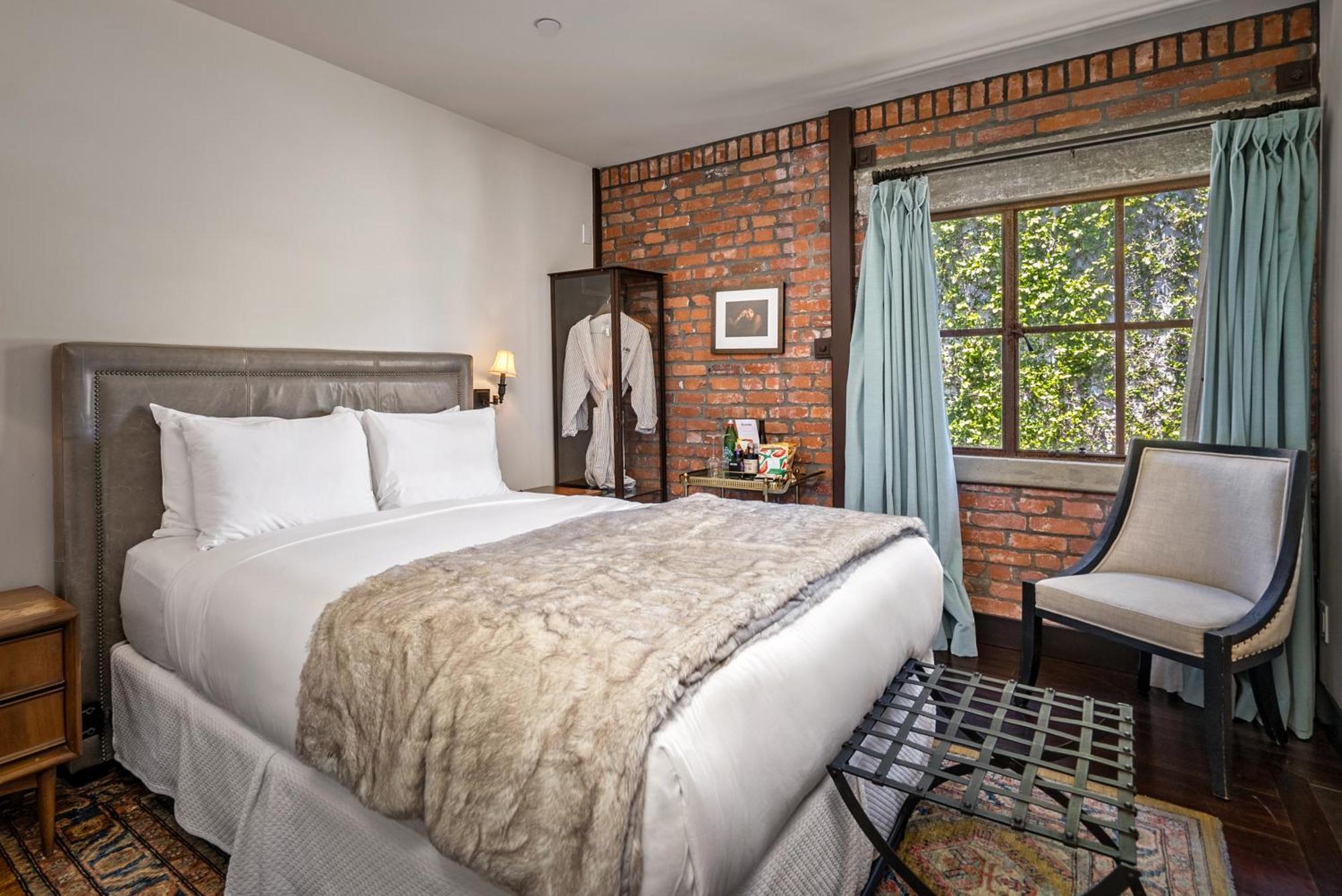 Classic Queen Room