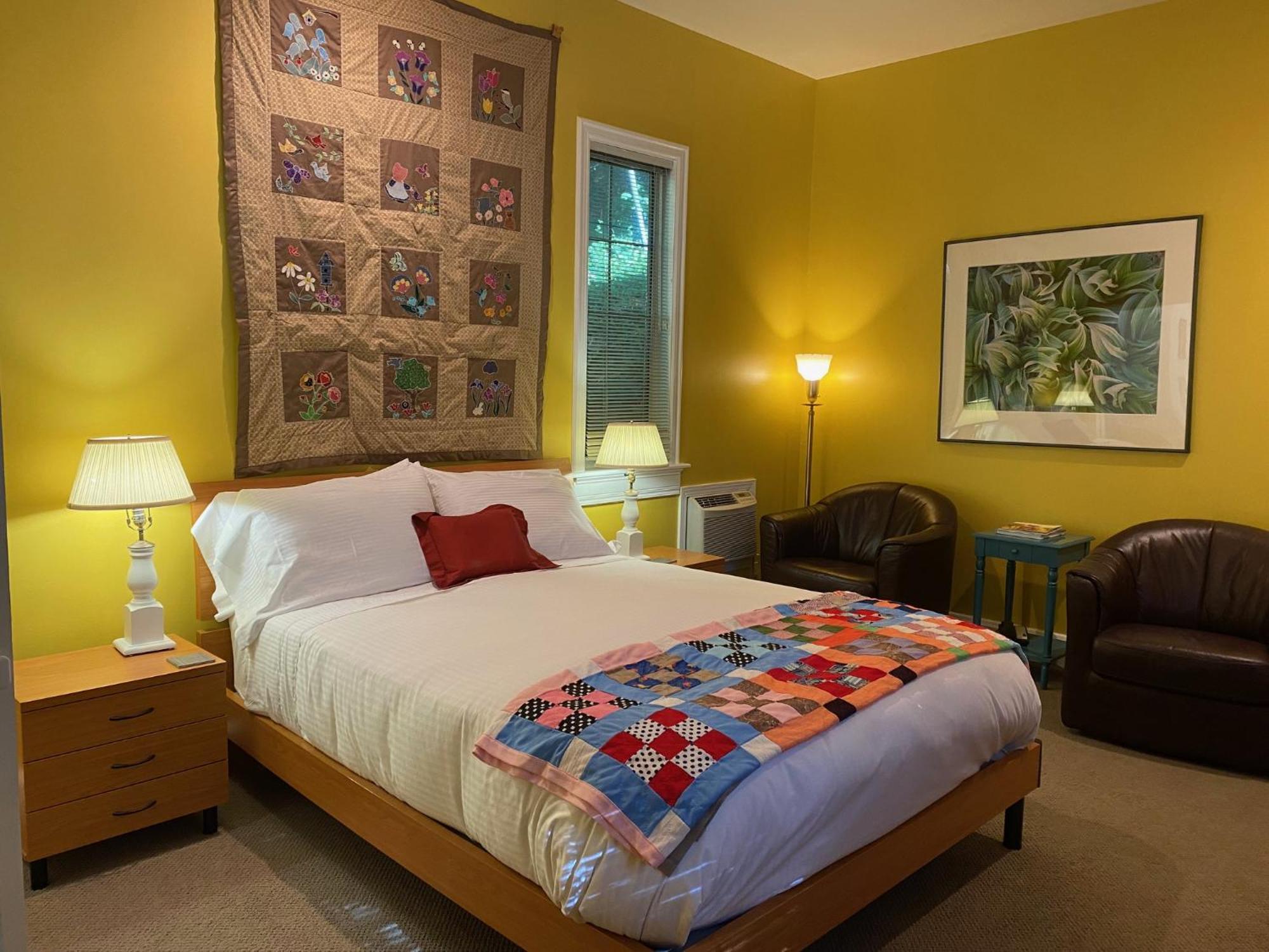 Queen Room with Spa Bath