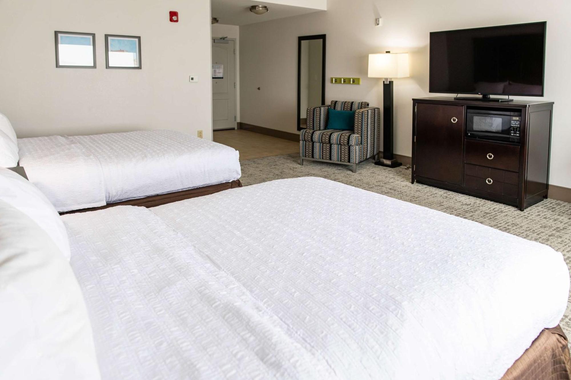 Queen Room Two Queen Beds Hearing Access or Non-Smoking