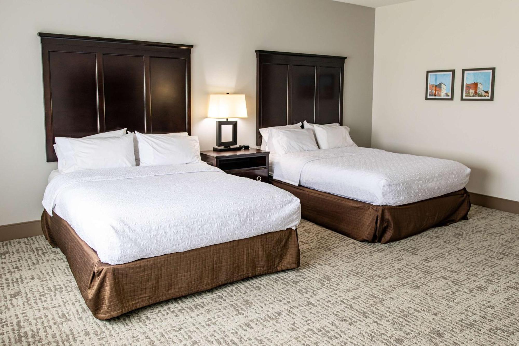 Queen Room Two Queen Beds Hearing Access or Non-Smoking