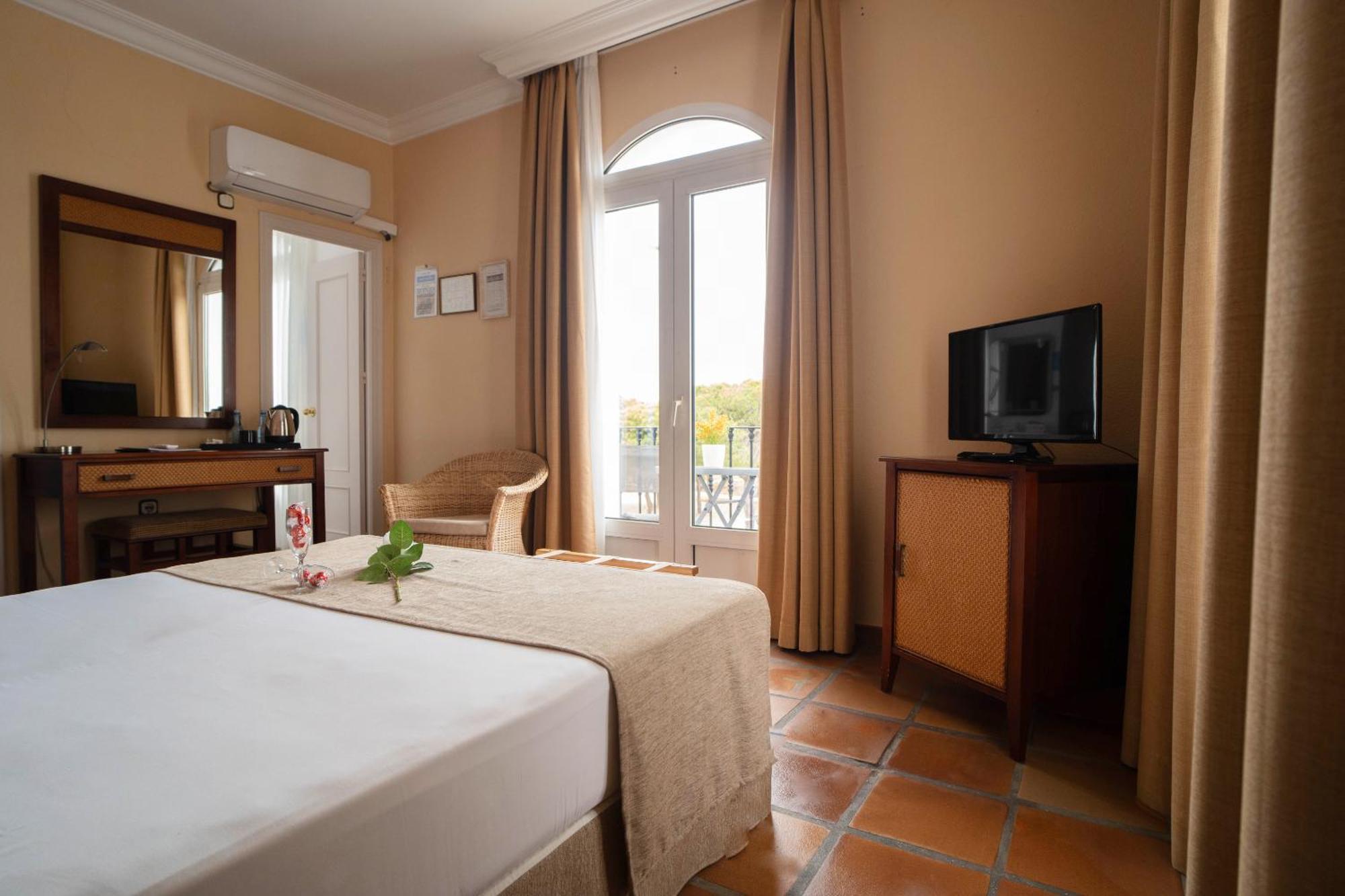 Standard Queen Room