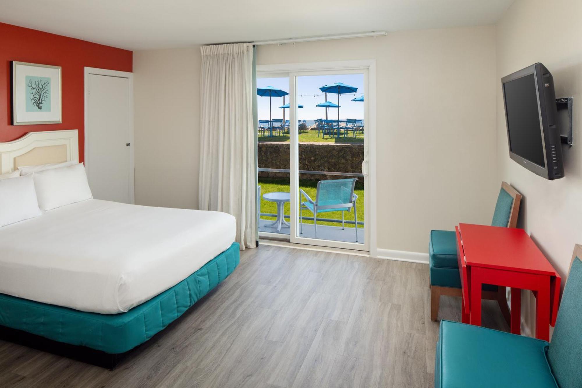 Queen Room Restricted Oceanview