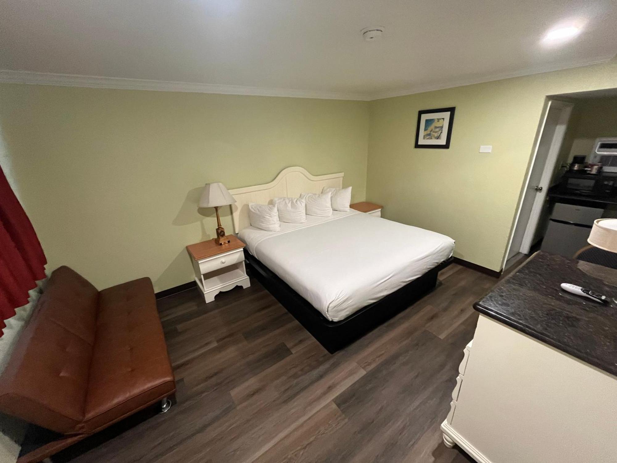 Deluxe King Room
