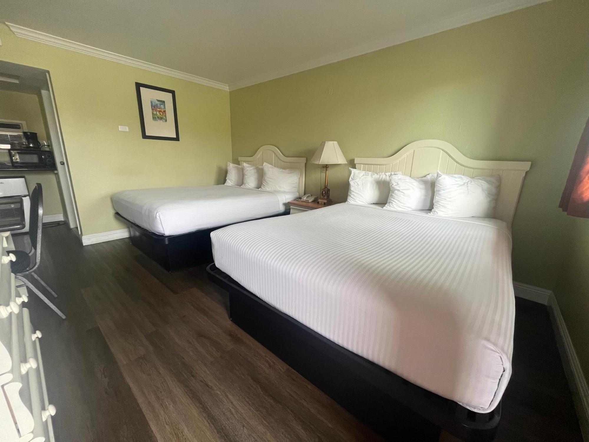 Standard Queen Room